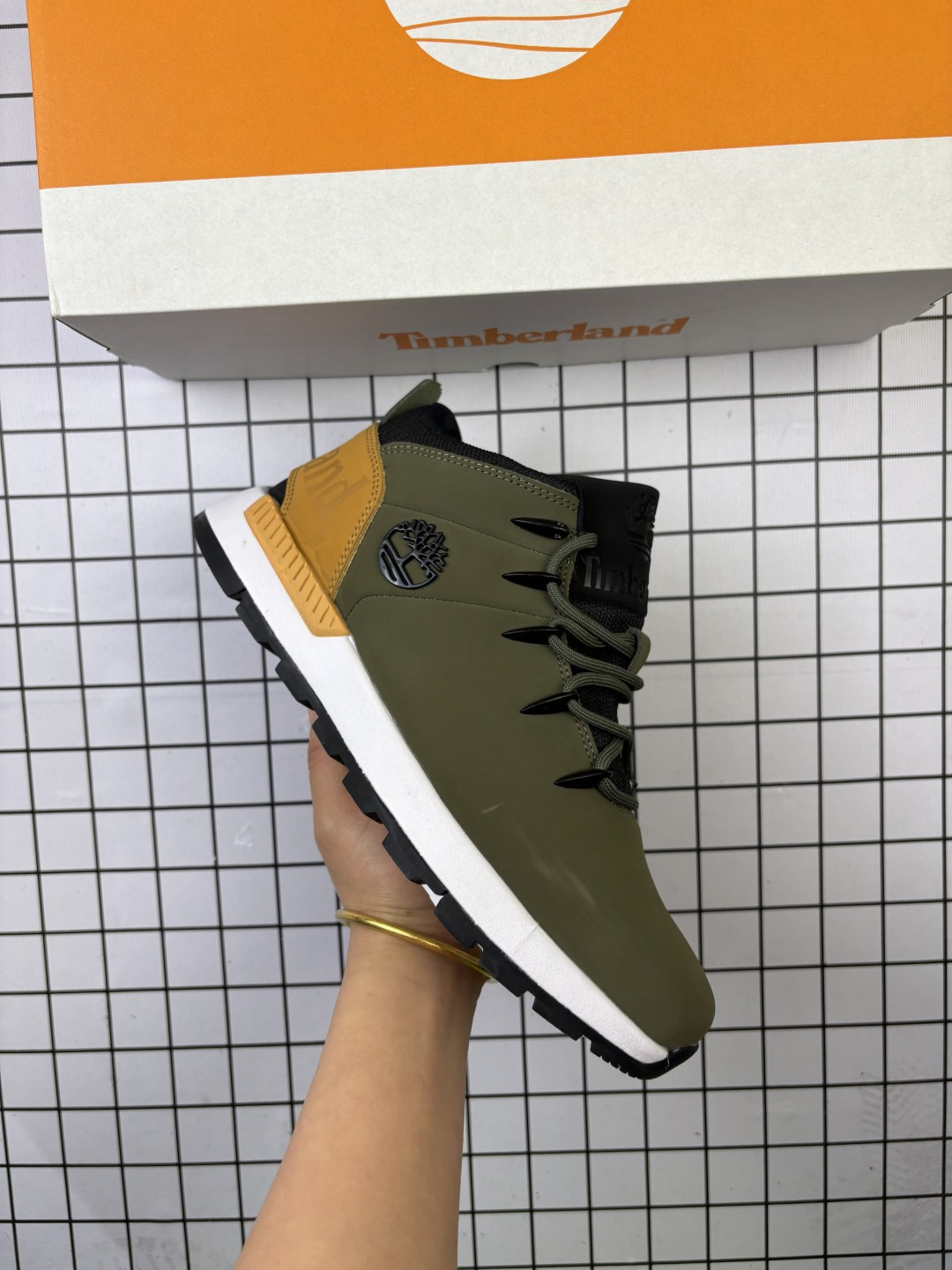 🈴💰160 Timberland添柏岚/天伯伦 高帮户外休闲鞋 历年超级热销款 英伦复古工装低帮男鞋 原盒原包装 搭配防臭防腐高弹力鞋垫，给您完美的穿着体验，质量考究耐穿，型男必备，专治不帅，高品质脚感一流！ 尺码40-45 编码553