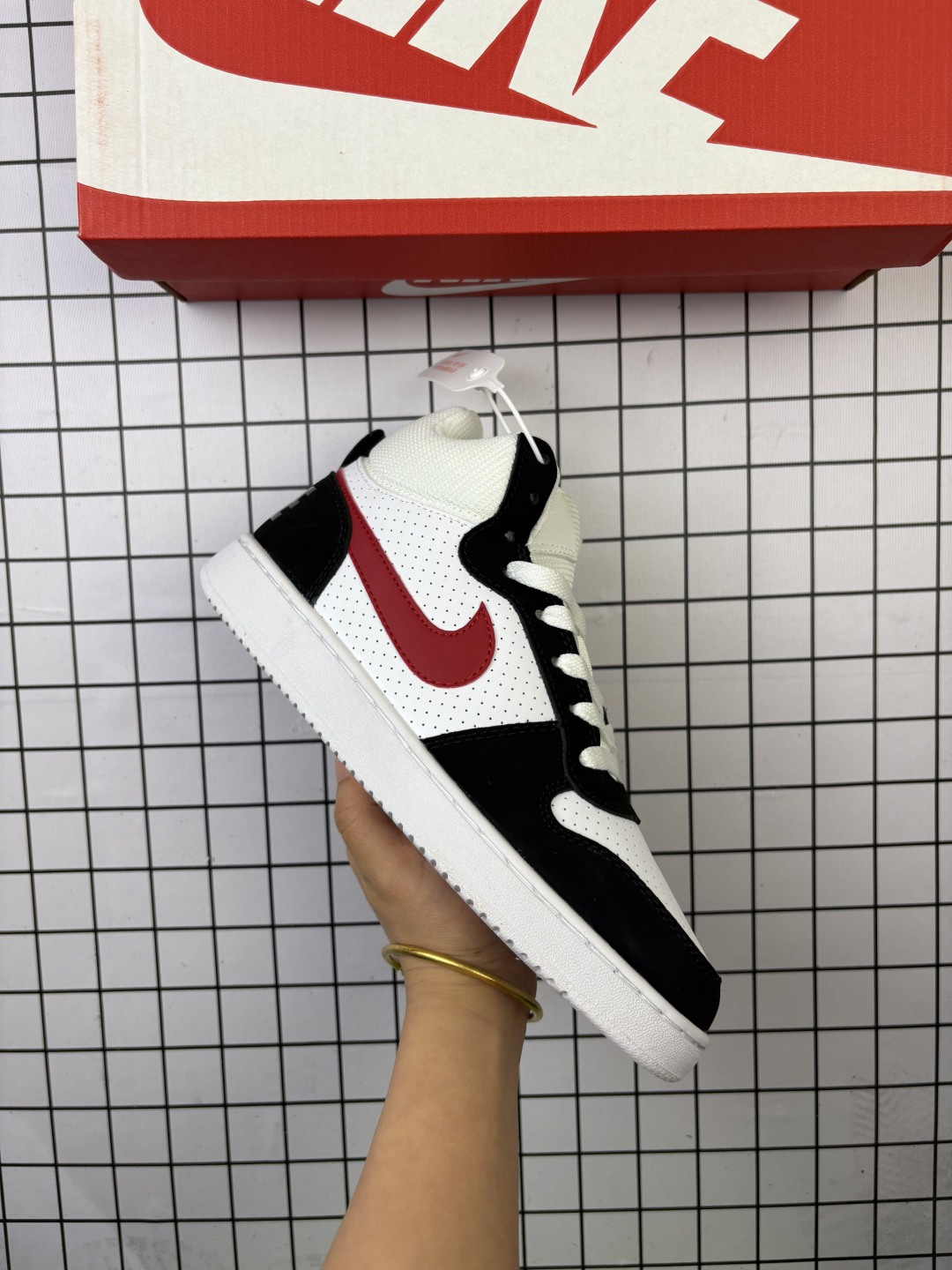 🈴💰120 公司级✅耐克 NIKE COURT BOROUGH MID 中帮百搭透气休闲运动板鞋 经典耐用的设计 兼顾舒适脚感和出众风范 演绎匠心之作 结构性的支撑贴合感结合复古篮球设计 塑就场外全明星风范 货号:FB7177-141 Size:36 36.5 37.5 38 38.5 39 40 40.5 41 42 42.5 43 44 45 编码新Y