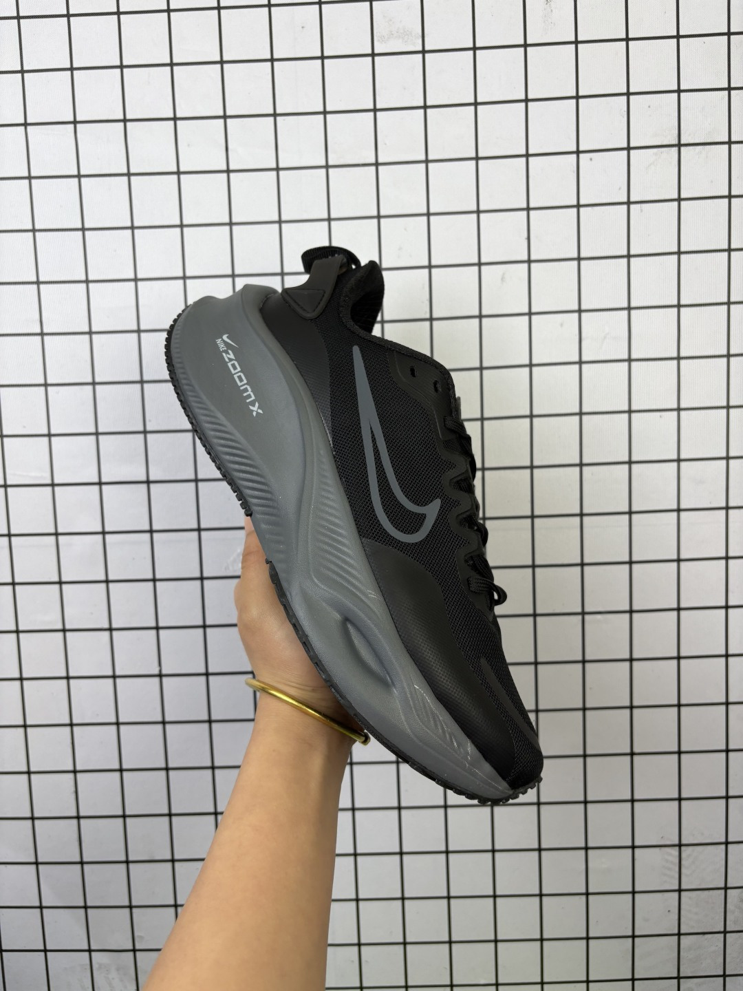 公司级 耐克 NK Zoom Plus 超级飞马涡轮增压马拉松慢跑鞋 前掌高度 12mm前后掌高低差 10mm 首度结合全掌 Zoom X 加上全长 React 的跑鞋ZoomX 泡绵主要提供能量回馈与落地时的缓衝React 泡绵增强底部的稳定与耐用度鞋面由半内靴与半透明网布组成Dynamic Flywire 增加鞋身贴合与包覆感 货号:CK4318 602 编码788