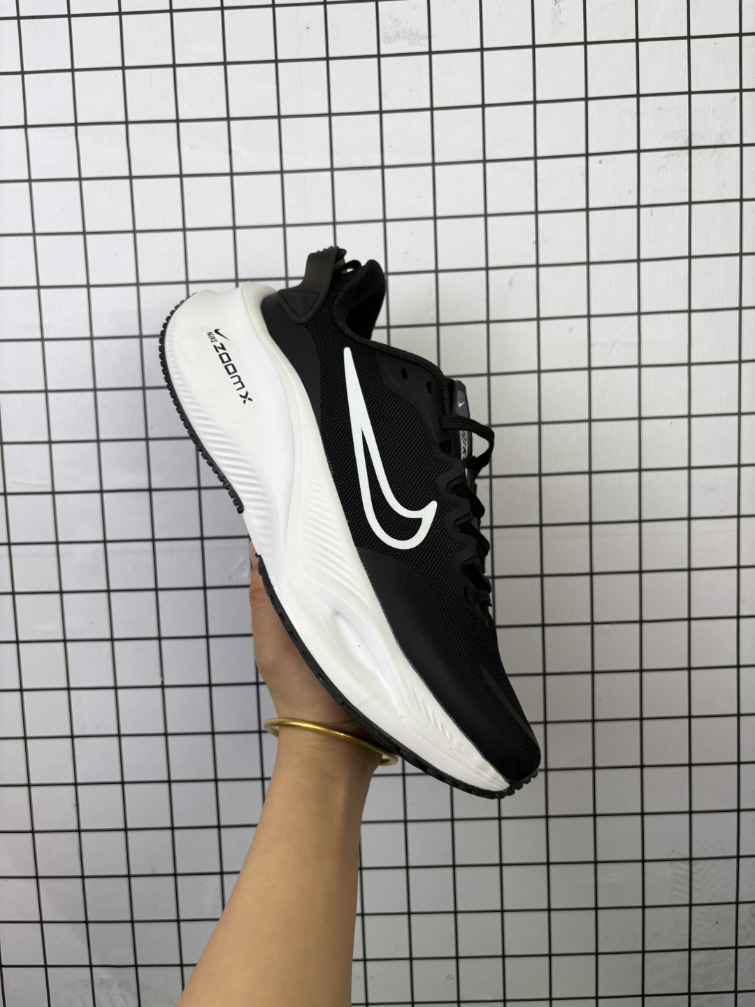公司级 耐克 NK Zoom Plus 超级飞马涡轮增压马拉松慢跑鞋 前掌高度 12mm前后掌高低差 10mm 首度结合全掌 Zoom X 加上全长 React 的跑鞋ZoomX 泡绵主要提供能量回馈与落地时的缓衝React 泡绵增强底部的稳定与耐用度鞋面由半内靴与半透明网布组成Dynamic Flywire 增加鞋身贴合与包覆感 货号:CK4318 602 编码788