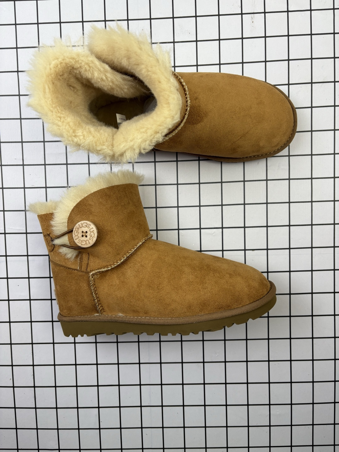 💰105 真标✅UGG MINI BAILEY BUTTON II 秋冬欧美风经典纽扣短筒平底套筒短靴雪地靴女靴 货号:1016422 尺码:36-42 编码大Y