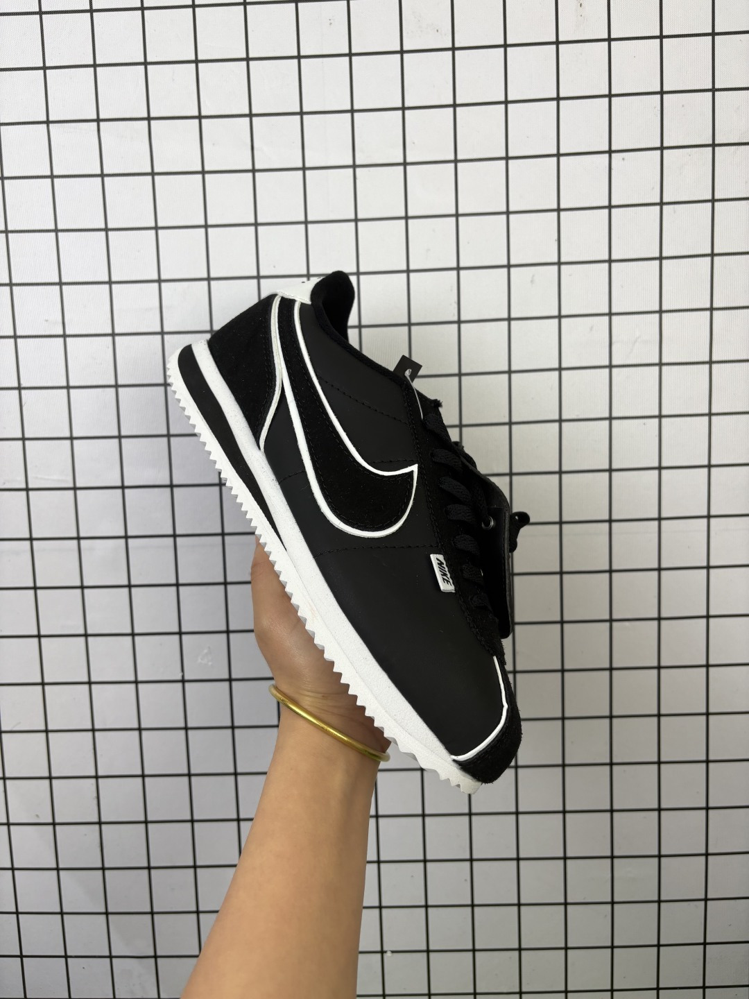 💰110
公司级✅Nike Classic Cortez 耐克经典轻便舒适男子阿甘鞋休闲跑步鞋运动鞋 
纯粹而执着的精神 使得Cortez种在了一代人的心里 无论是否喜欢它复古的鞋型
货号:FQ0259-010
尺码:36 36.5 37.5 38 38.5 39 40 40.5 41 42 42.5 43 44 45
编码764