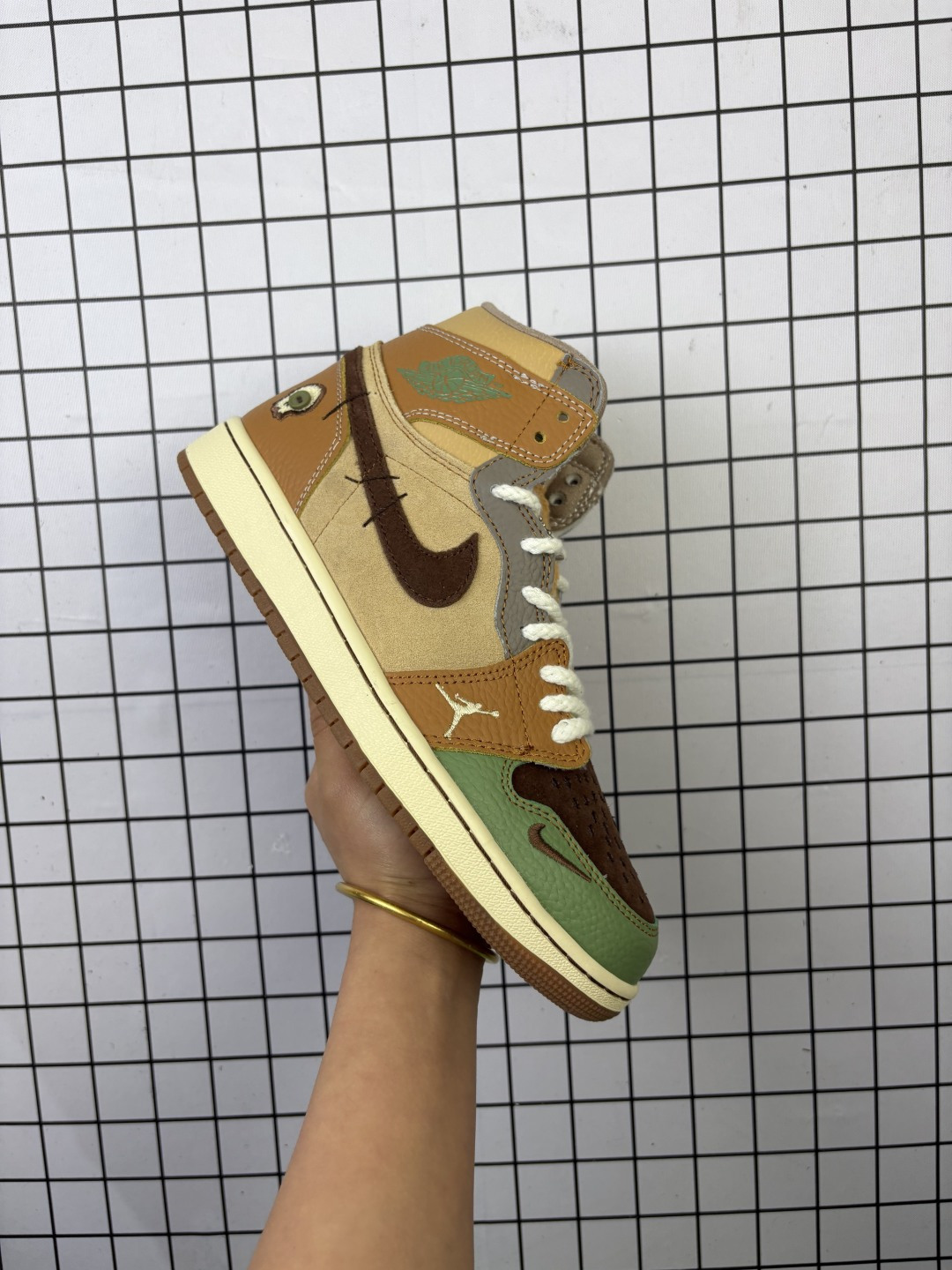 公司级✅耐克 胖虎AJ1代 乔丹1代「巫毒娃娃」规格真不低!NBA锡安·威廉姆森/Zion Williamson x Air Jordan 1 Low OG”Voodoo“AJ1乔丹一代OG 系列乔1 aj1代 低帮经典复古文化休闲运动篮球鞋“棕色拼接锡安娃娃”采用翻毛皮组合加粗复合麻布鞋面材质#中底注胶孔内置真Sole气垫❗️质感、细节直接拉满! 类型:男女鞋 货号:DZ7292 编码698