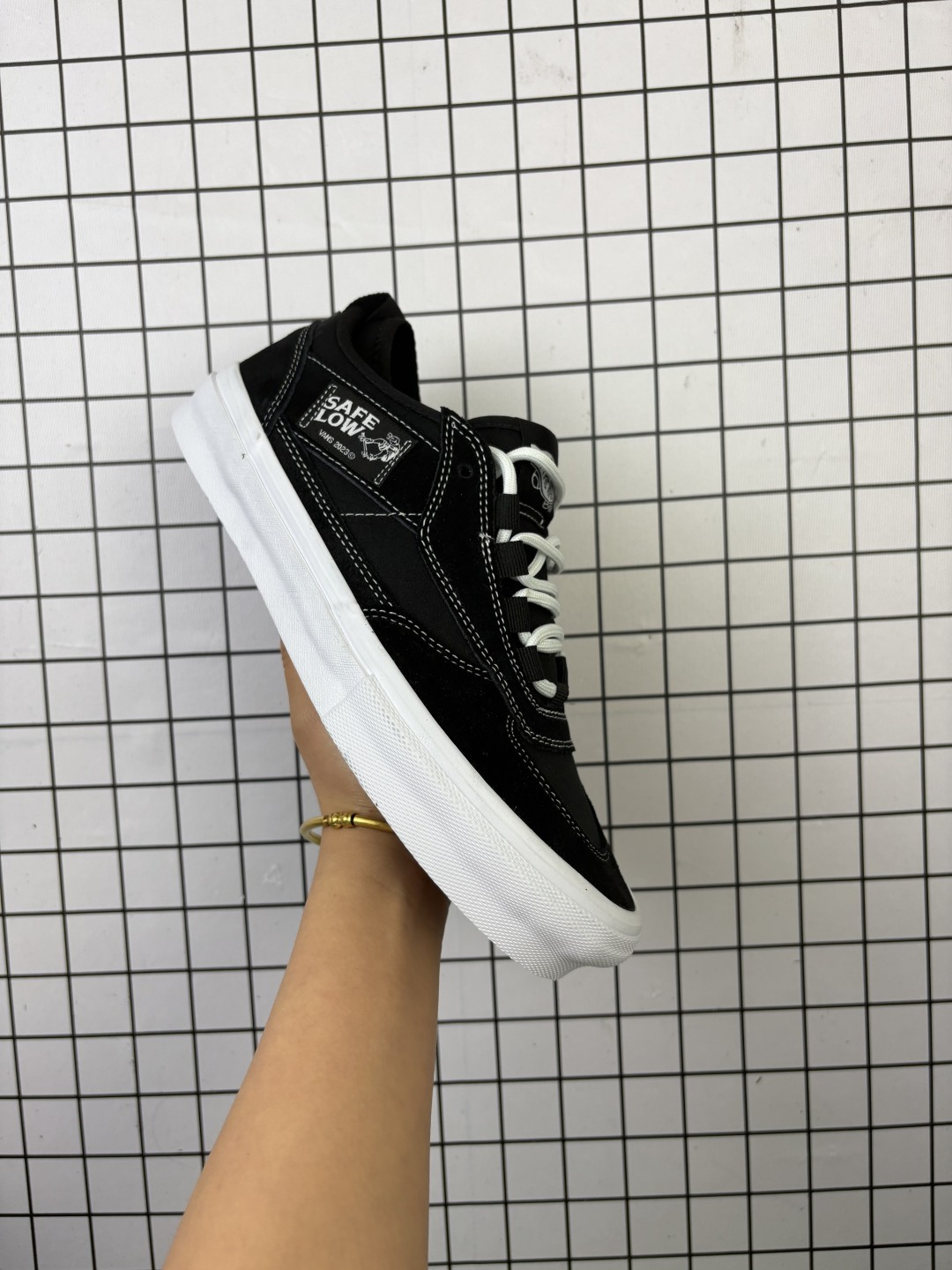 💰140 
 万斯 VANS SKATE SAFE LOW哈弗底帮板鞋 男女同款 黑白
货号：VN000EEHB
Size:35～44
编码648
