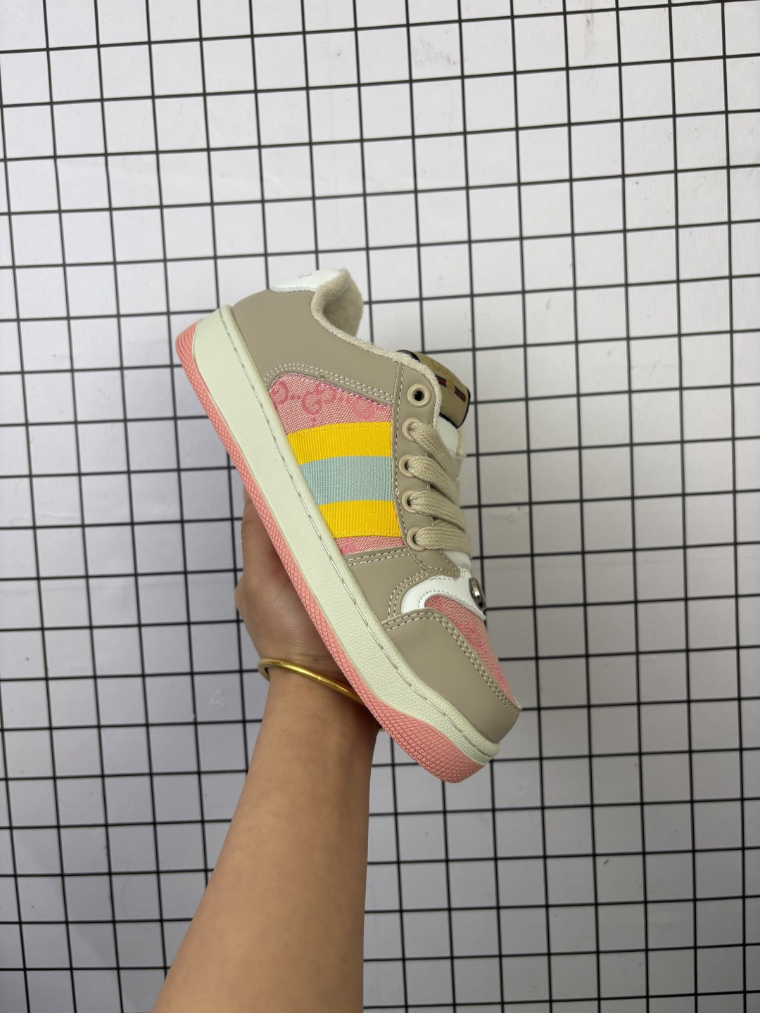 💰90
Gucci Distressed Screener sneaker古驰经典小脏鞋复古学院风原型复古百搭做旧老爹板鞋
码数:36 36.5 37 38 38.5 39 40 40.5 41 42 42.5 43 44 44.5 45
编码旭D