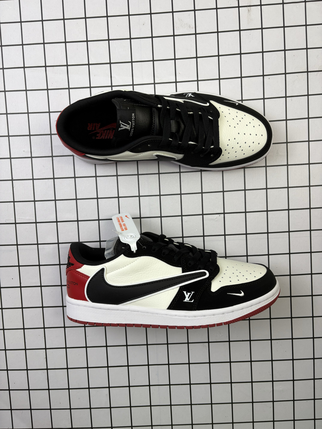 💰150
【公司级】真标 耐克/Nike Air Jordan 1 Low OG SP"Military Blue"AJ1乔1倒勾 2025年新款 蛇年新款 路易威登联名 低帮篮球鞋 AJ1 乔丹1代 aj1 乔1 反向脚趾复古运动鞋。潮鞋推荐好看不贵 我家鞋子质量超好 爆款 乔丹代经典低帮化文百搭休闲动运篮球鞋“TS藤浩原联名闪电倒钩”采用软纳质帕头层皮革面鞋材质,中注底胶孔及缜密中拉底帮工艺,内置垫气及耐磨橡胶大底。亮点之处在于鞋侧的倒置 Swoosh。错版灵感来源于洛杉矶球鞋店铺收到一双特别的错版勾子倒过来,研发出反向勾的设计。
货号:LX1988
码数:36-46
编码: 旭D