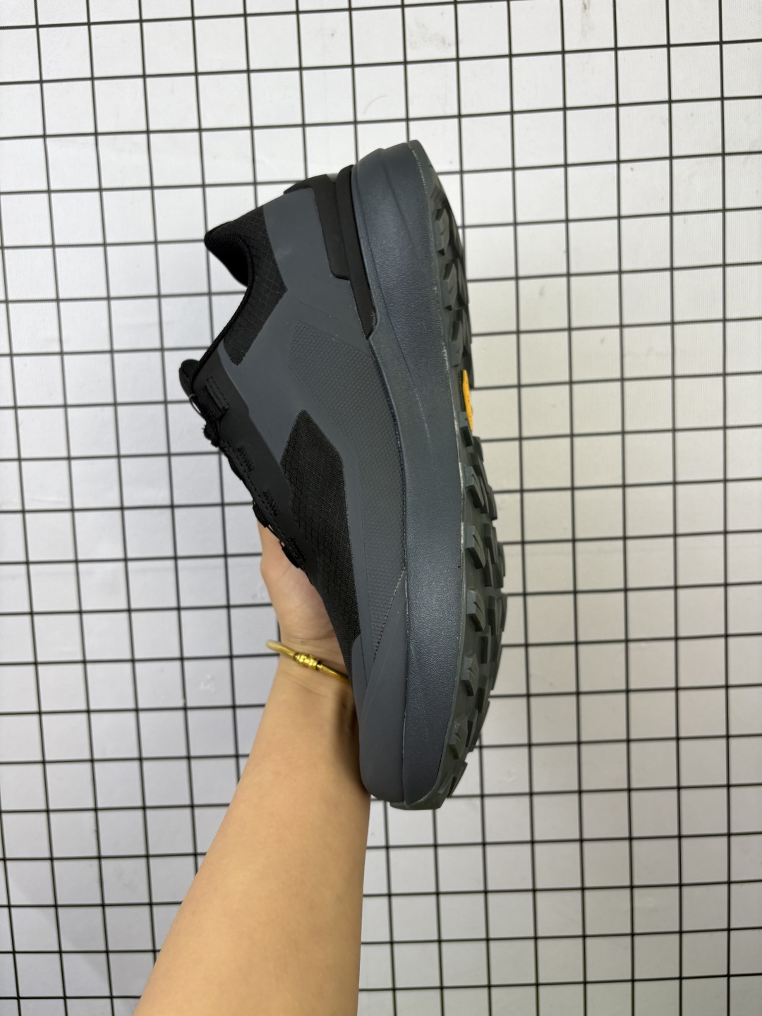 💰200
The North Face/北面/乐斯菲斯 原楦型开发纸版,采用防剐蹭复合牛津布料组合模塑鞋头橡胶片鞋面材质,中底嵌入EVA缓震组合耐磨锯齿耐磨橡胶大底❗北面机能风鞋太酷了!著名户外品牌-北面/The North Face Glenclyffe Low 格伦斯尼斯系列低帮机能户外风徒步登山运动训练鞋“全黑白LOGO
类型:男鞋
码数:40 41 42 43 44 45
编码:新Y