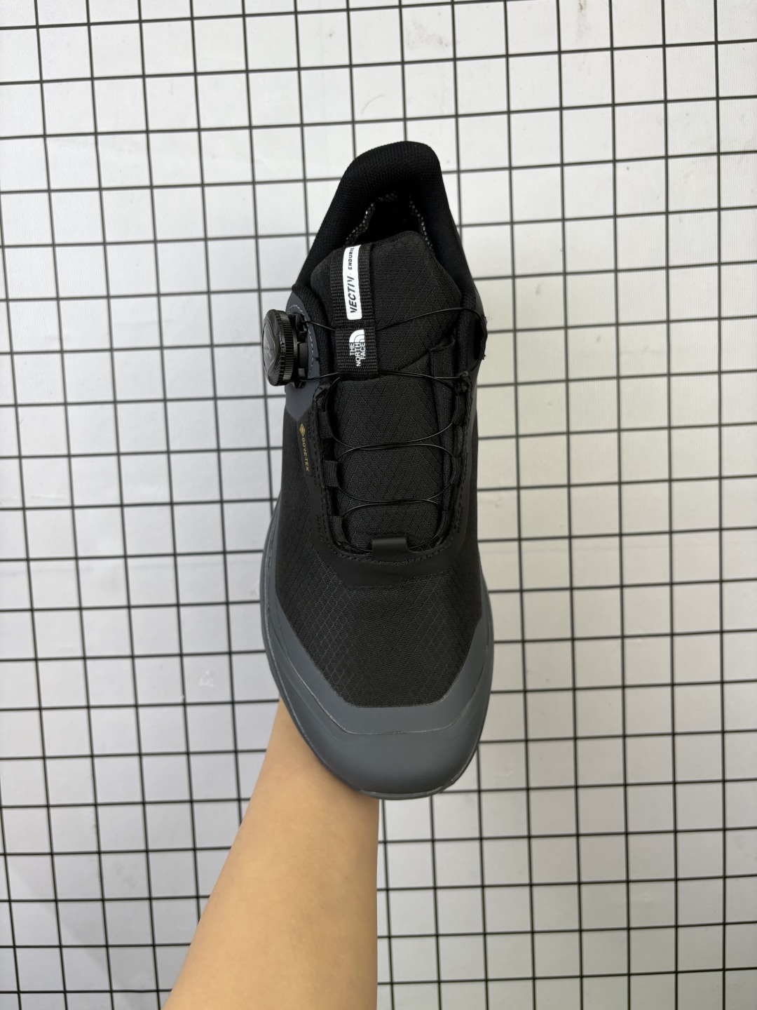 💰200
The North Face/北面/乐斯菲斯 原楦型开发纸版,采用防剐蹭复合牛津布料组合模塑鞋头橡胶片鞋面材质,中底嵌入EVA缓震组合耐磨锯齿耐磨橡胶大底❗北面机能风鞋太酷了!著名户外品牌-北面/The North Face Glenclyffe Low 格伦斯尼斯系列低帮机能户外风徒步登山运动训练鞋“全黑白LOGO
类型:男鞋
码数:40 41 42 43 44 45
编码:新Y