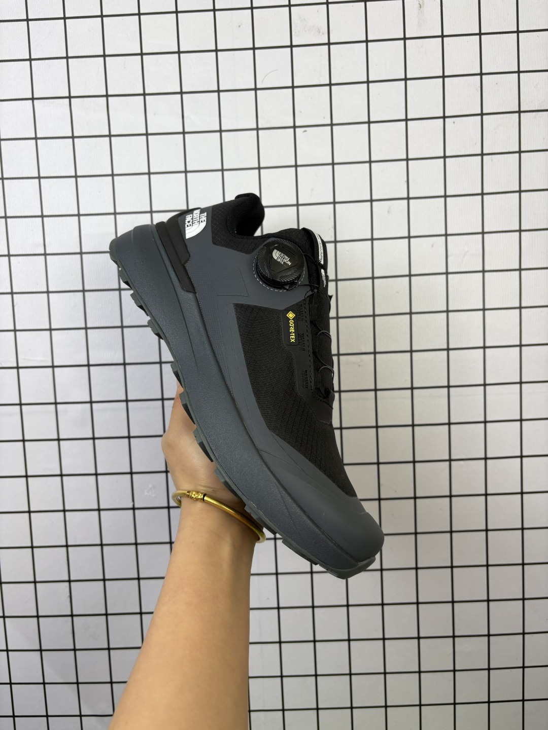 💰200
The North Face/北面/乐斯菲斯 原楦型开发纸版，采用防剐蹭复合牛津布料组合模塑鞋头橡胶片鞋面材质，中底嵌入EVA缓震组合耐磨锯齿耐磨橡胶大底❗北面机能风鞋太酷了!著名户外品牌-北面/The North Face Glenclyffe Low 格伦斯尼斯系列低帮机能户外风徒步登山运动训练鞋“全黑白LOGO 

类型：男鞋
码数：40 41 42 43 44 45
编码：新Y