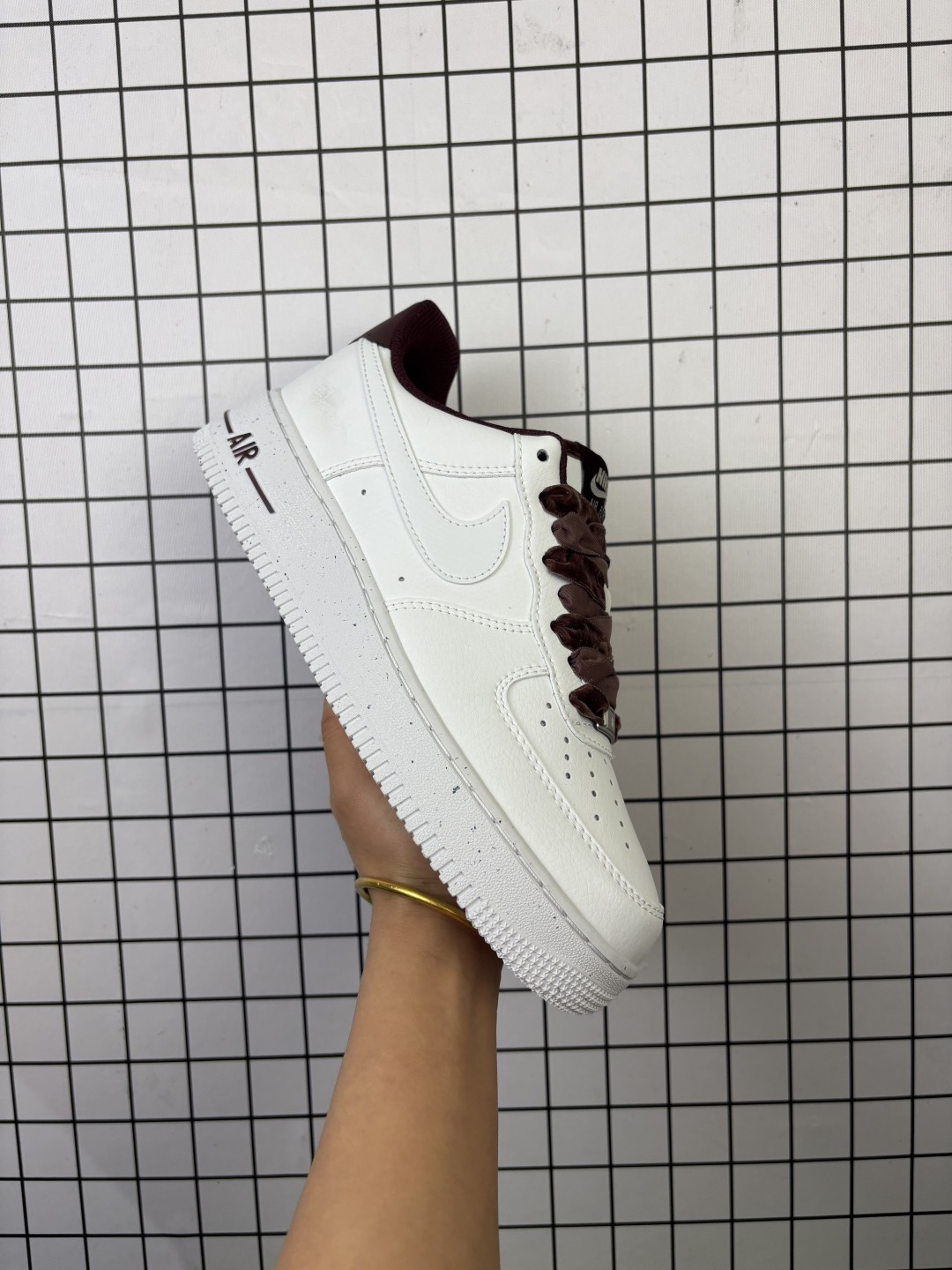 💰160
Nike/耐克 原楦原纸版数据开发版型，采用硬质牛剖皮革鞋面材质，内置全掌Air Sole气垫❗官方新色，耐克Nike Air Force 1’07 Low Next Nature"White/Pink"空军一号经典低帮百搭休闲运动板鞋 HV4403

类型：男女鞋
码数：36 36.5 37.5 38 38.5 39 40 40.5 41 42 42.5 43 44 45
编码719