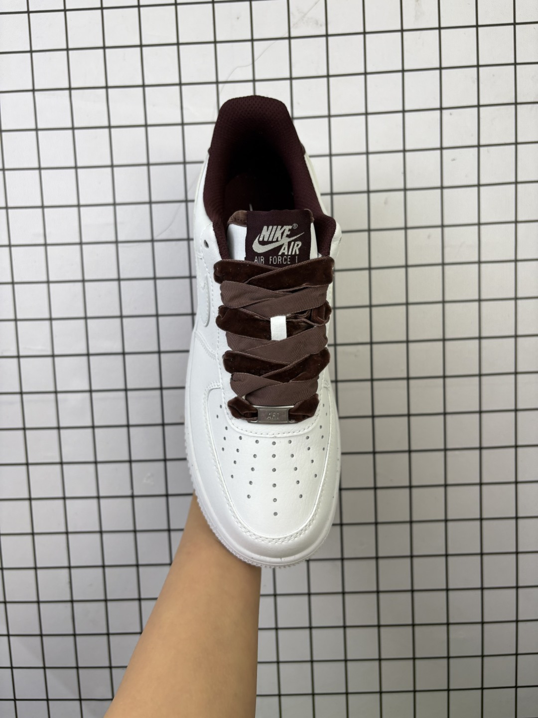 💰160
Nike/耐克 原楦原纸版数据开发版型,采用硬质牛剖皮革鞋面材质,内置全掌Air Sole气垫❗官方新色,耐克Nike Air Force 1’07 Low Next Nature"White/Pink"空军一号经典低帮百搭休闲运动板鞋 HV4403
类型:男女鞋
码数:36 36.5 37.5 38 38.5 39 40 40.5 41 42 42.5 43 44 45
编码719