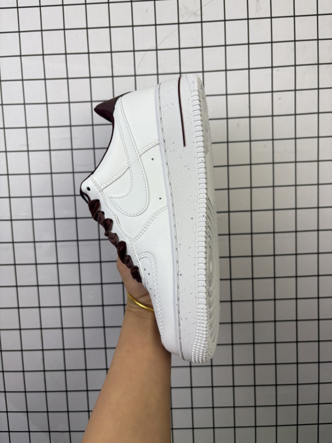 💰160
Nike/耐克 原楦原纸版数据开发版型,采用硬质牛剖皮革鞋面材质,内置全掌Air Sole气垫❗官方新色,耐克Nike Air Force 1’07 Low Next Nature"White/Pink"空军一号经典低帮百搭休闲运动板鞋 HV4403
类型:男女鞋
码数:36 36.5 37.5 38 38.5 39 40 40.5 41 42 42.5 43 44 45
编码719