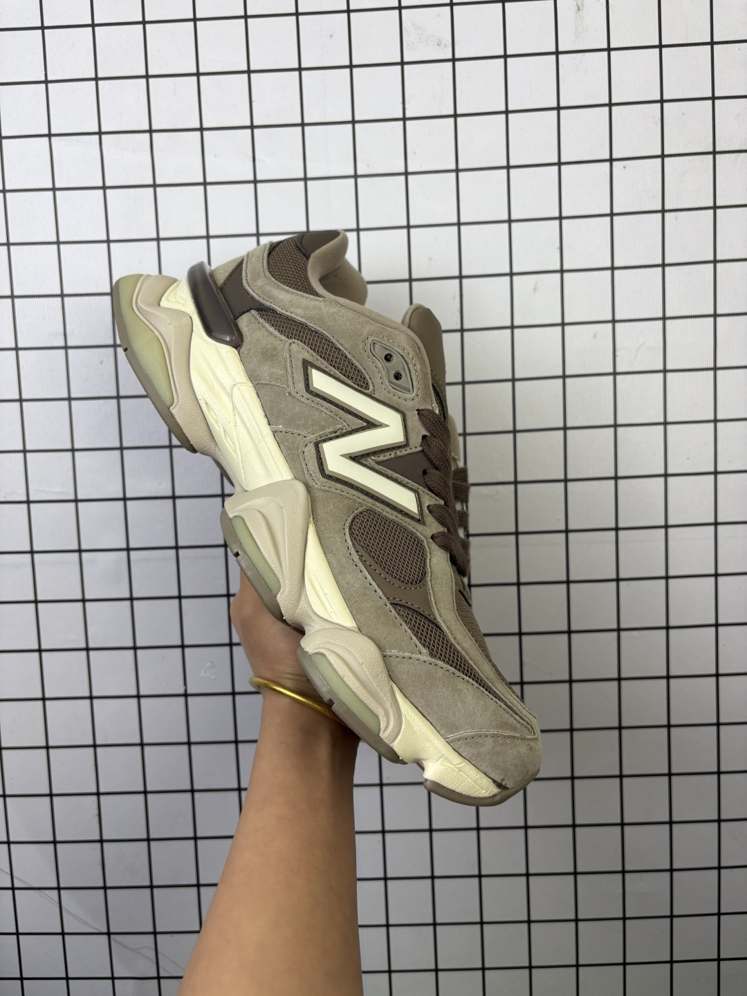 💰120
真标✅New Balance 9060系列 新百伦 复古休闲运动慢跑鞋
货号:U9060JMR
Size:36 37 37.5 38 38.5 39.5 40 40.5 41.5 42 42.5 43 44 45
编码554