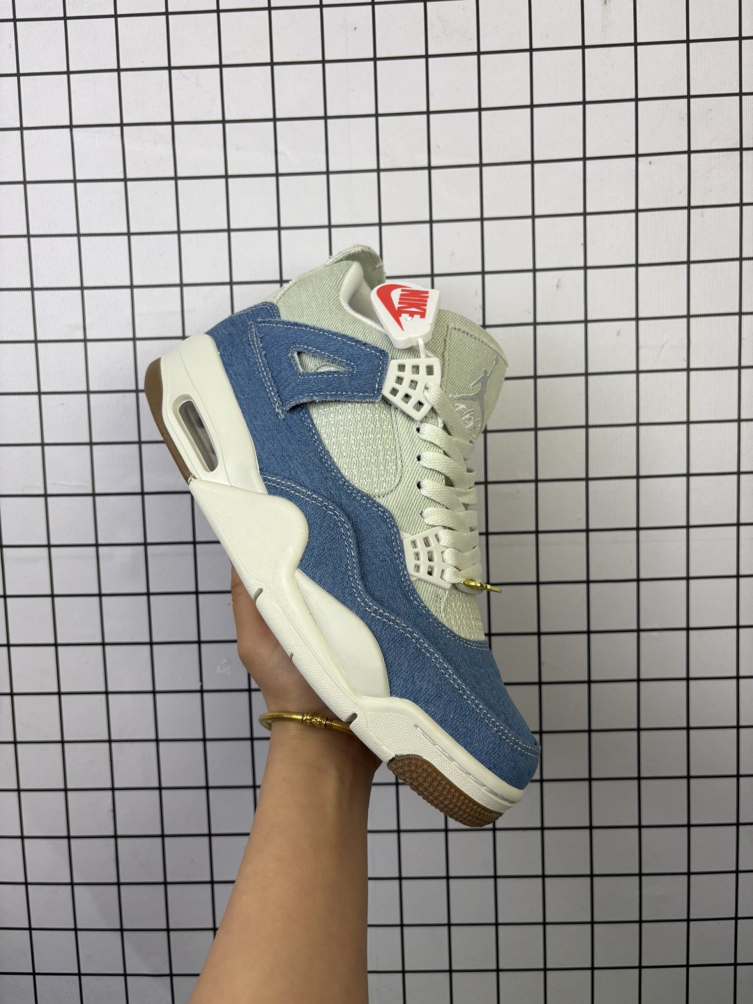💰180
Nike Air Jordan 4 Retro 耐克迈克尔·乔丹AJ4代中帮复古休闲运动文化篮球鞋
原厂材料TPU超Q弹网格材质 缜密拉帮及中底钢印细节 组合开窗式气垫大底
货号:IB6716-100
尺码:36 36.5 37.5 38 38.5 39 40 40.5 41 42 42.5 43 44 45 46 47 
编码757