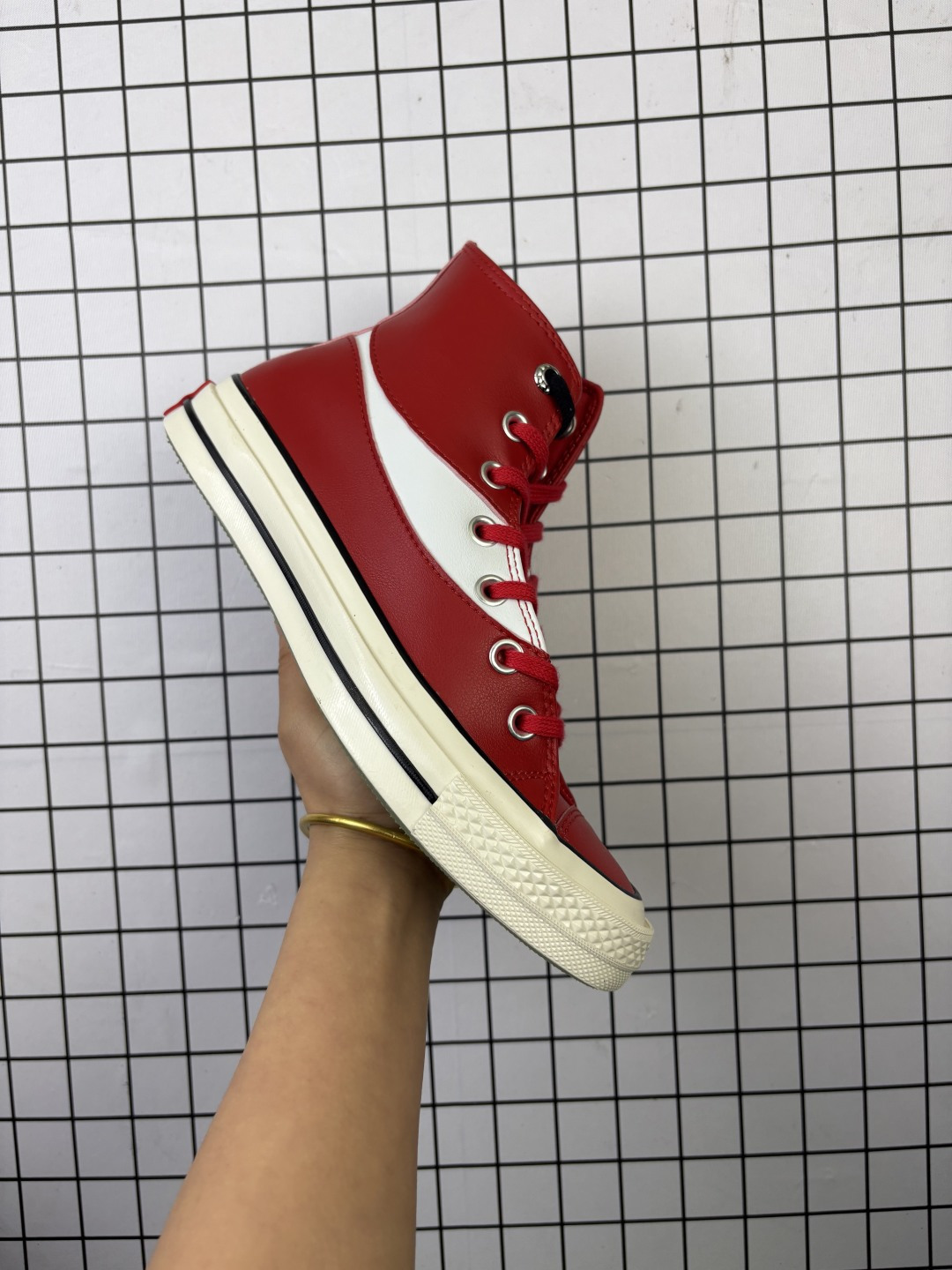 💰110
CONVERSE/匡威 男女鞋真标硫化工艺,双层围条夹布防开胶工艺,OrthoLite欧索莱缓冲环保去臭鞋垫组合聚氨酯硅蓝PU减震❗官方新色,匡威Converse Chuck Taylor All Star 1970s High"Wine Red Beige"复古高帮休闲运动硫化百搭板鞋“
类型:男女鞋
码数:35 36 36.5 37 38 39 39.5 40 41 41.5 42 42.5 43 44
编码648