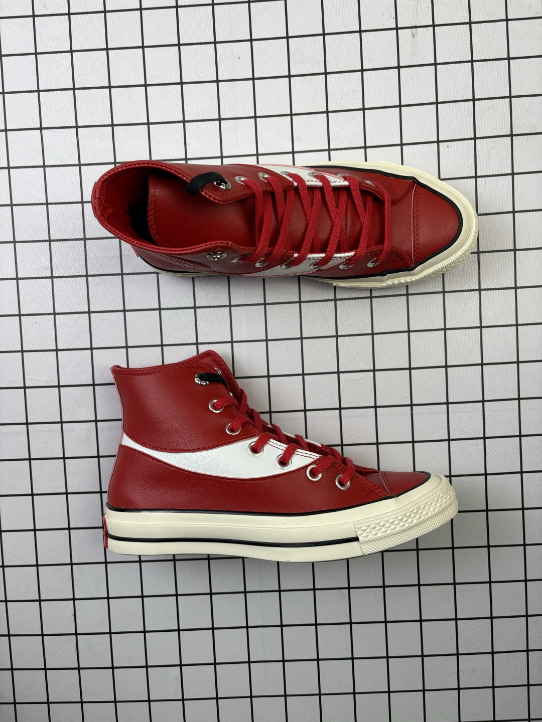💰110
CONVERSE/匡威 男女鞋真标硫化工艺,双层围条夹布防开胶工艺,OrthoLite欧索莱缓冲环保去臭鞋垫组合聚氨酯硅蓝PU减震❗官方新色,匡威Converse Chuck Taylor All Star 1970s High"Wine Red Beige"复古高帮休闲运动硫化百搭板鞋“
类型:男女鞋
码数:35 36 36.5 37 38 39 39.5 40 41 41.5 42 42.5 43 44
编码648