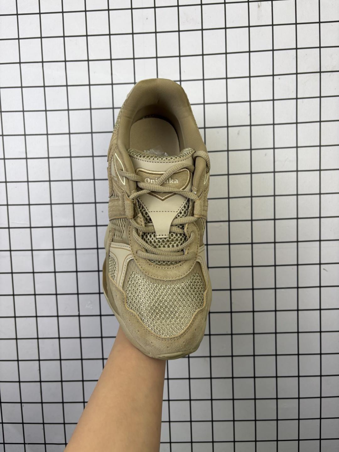 💰150
公司级✅Onitsuka Tiger鬼塚虎 ULTI RS TIGRUN 时尚百搭 耐磨 低帮运动休闲鞋
全新ICON LOGO 采用特色网布和皮革的异材质拼接 轻量且富有弹性的材质 赋予双脚弹跳般的穿着感 前掌与后跟两处可视化GEL胶 提升缓震性能 外置TRUSSTIC中桥 增强稳定性 流线型鞋底融入了品牌象征的老虎图案 带来强烈的视觉冲击 兼顾弯曲性与缓震
从1980至2000年代的跑鞋中汲取灵感 将弹性脚感与时尚设计巧妙融合 成为都市风格穿搭的理想之选
货号:1183C478-200
尺码:36-45
编码103