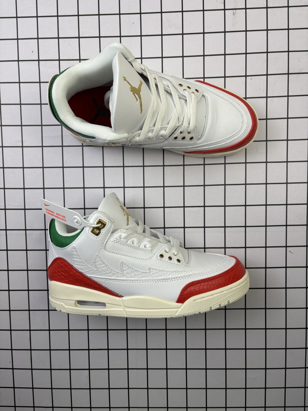 💰160
耐克 乔丹 AJ3 耐克 Nike Air Jordan 3 Retro SE 乔3 倒钩 中帮复刻篮球鞋 乔丹3代 三代 男女子运动鞋,作为 AJ 系列中广受认可的运动鞋之一,搭载与 1988 元年款类似的轻盈可视缓震配置。经典细节和材料,纪念成就不凡的传奇鞋款。鞋面采用织物、皮革与合成材质组合设计,经久耐穿,营造出众结构化支撑,后跟搭载 Nike Air 缓震配置,缔造轻盈回弹的舒适脚感,橡胶外底提供强劲抓地力,可驾驭多种地面。
类型:男女鞋
货号:IO1752
码数:36-45含半码
编码大Y