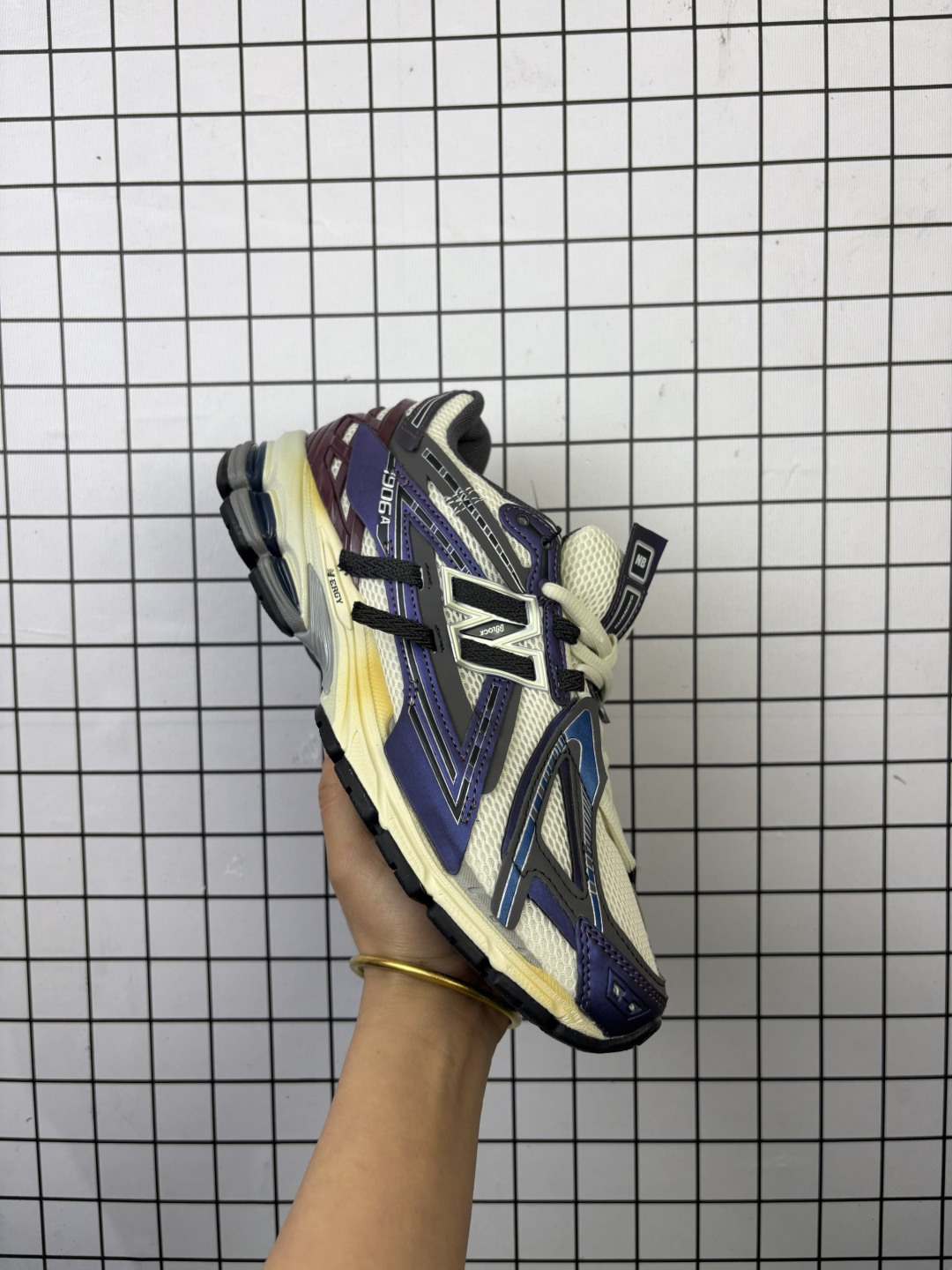 💰170
公司级✅New Balance M1906系列 新百伦 复古单品宝藏老爹鞋款
复古元素叠加 质感超级棒 原楦版型材料细节做工精细 作为NB最经典的档案鞋型之一
官方货号:U1906ANB
尺码:36 37 37.5 38 38.5 39.5 40 40.5 41.5 42 42.5 43 44 45
编码大Y