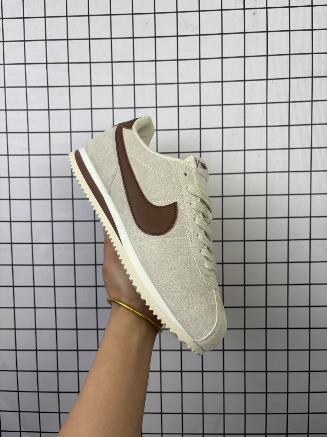💰100
公司级✅Nike Classic Cortez 耐克 经典轻便舒适 阿甘鞋休闲跑步鞋运动鞋 
纯粹而执着的精神 使得Cortez种在了一代人的心里 无论是否喜欢它复古的鞋型
货号:IB1857-100
尺码:36 36.5 37.5 38 38.5 39 40 40.5 41 42 42.5 43 44 45
编码103
