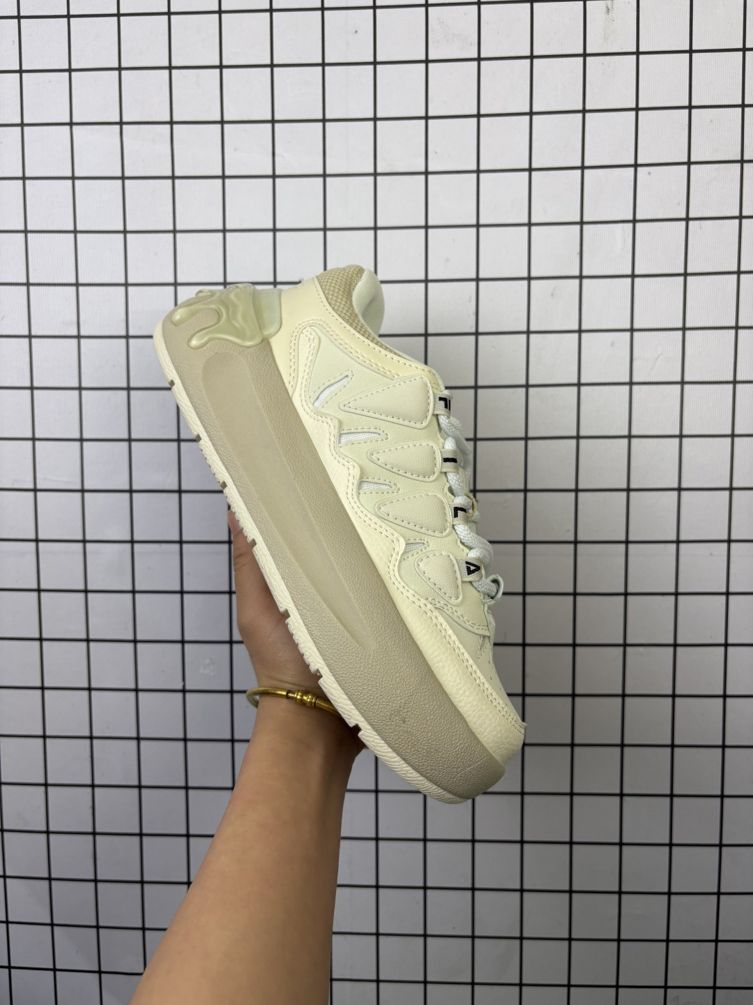 💰95 FILA斐乐 CARROT WG 萝卜鞋 百搭休闲 轻松舒适 防滑减震耐磨 低帮 板鞋 货号:F12W511226FGF 尺码:36 36.5 37.5 38 38.5 39 40 编码771