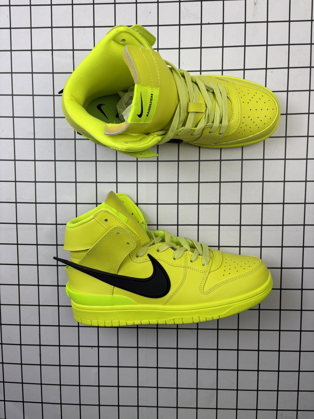 💰240
AMBUSH x NK SB Dunk High 滑板鞋高帮男女士运动鞋 联名大勾 吴亦凡同款篮球鞋 以早年间最经典的 Dunk Hi 为蓝本 选用质感出众的荔枝皮打造鞋面 搭配亮色配色尽显街头气质 鞋款最大亮点在于侧身 Swoosh Logo 延至后跟并超过鞋身 以夸张设计带来辨识度的提升 醒目效果极强 鞋舌与后跟处均饰有AMBUSH 字样 鞋款联名身份不言而喻
货号:CU7544
码数:36 36.5 37.5 38 38.5 39 40 40.5 41 42 42.5 43 44 45 46
编码704