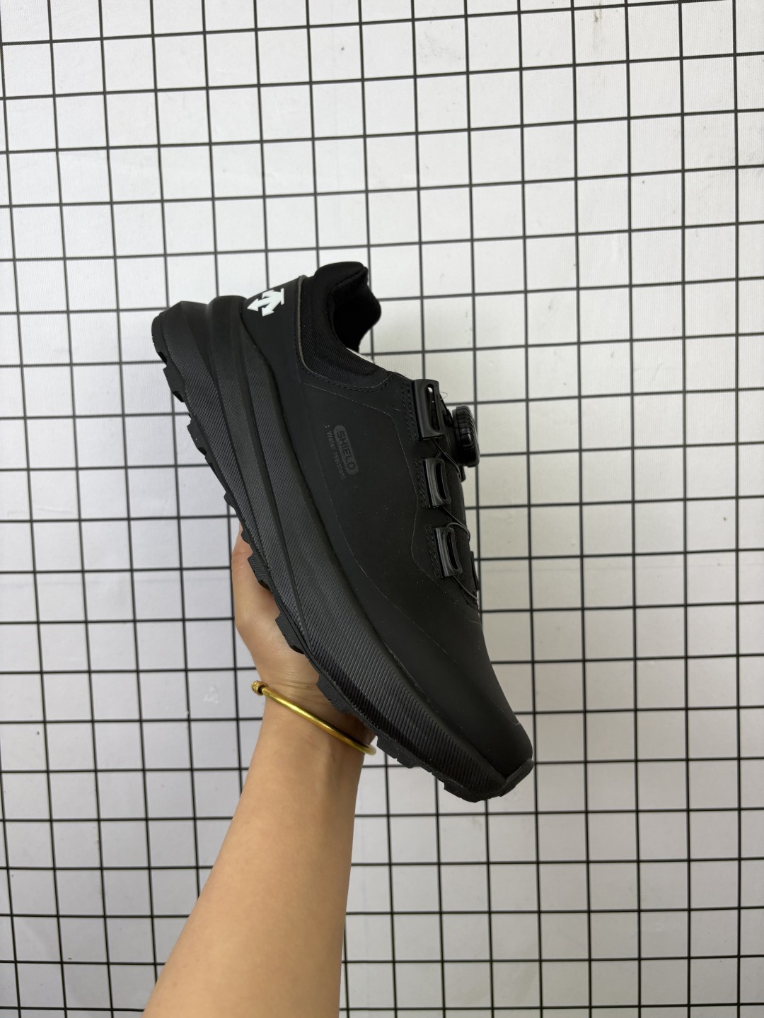 💰170
公司级✅迪桑特DESCENTE DUALIS WIRE WP SHIELD 都市通勤 GORE-TEX 时尚舒适 防滑耐磨 时尚休闲运动覆盖防水男子越野跑鞋
官方同步上架 适合技术路线单日徒步穿着受到长途野外跑步鞋的启发 适合在变化的地形上进行快速轻快的徒步旅行
穿着舒适而有支撑性 使您充满信心 该设计与脚部融为一体 可最大限度地减少摩擦
货号:D5492DSN19
编码755
39-45