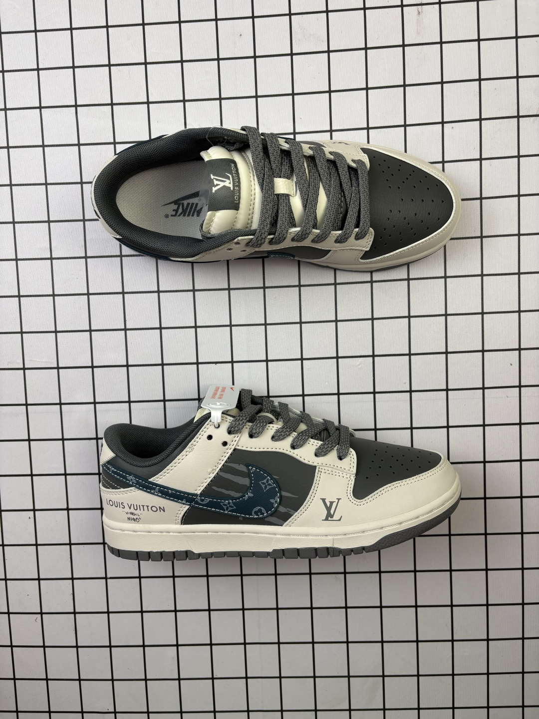 💰220
Nike/耐克 男女鞋真标半码制,全新2021版更新数据窄楦翘头版型,采用荔枝纹牛剖革组合提花牛仔帆布鞋面材质,大厂水平严控清洁度,缜密拉帮中底布,鞋垫嵌EVA缓震物料及背胶,全新窄版翘头耐磨橡胶大底❗️创意定制配色,联乘法国顶级高奢品牌·路易威登Louis Vuitton x Nike SB Dunk Low"Beige/Navy/LV Monogram"扣篮系列低帮休闲运动滑板板鞋“ HS2506-238
类型:男女鞋
码数:36 36.5 37.5 38 38.5 39 40 40.5 41 42 42.5 43 44 45
编码:啊D