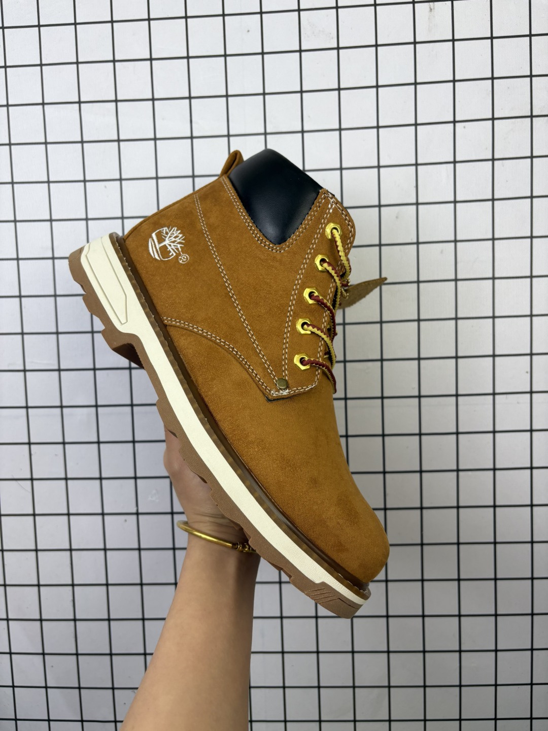 💰160 ✅Timberland添柏岚/天伯伦 户外潮流中帮休闲鞋系列 广东大厂品质💯全新工艺升级 品质毋庸置疑 全新原厂包装鞋盒 面料采用意大利🇮🇹磨砂牛皮,搭配防臭防腐真皮乳胶鞋垫,给您完美的穿着体验,质量考究耐穿,型男必备,专治不帅,高品质脚感一流! 尺码:38 39 40 41 42 43 44 编码699