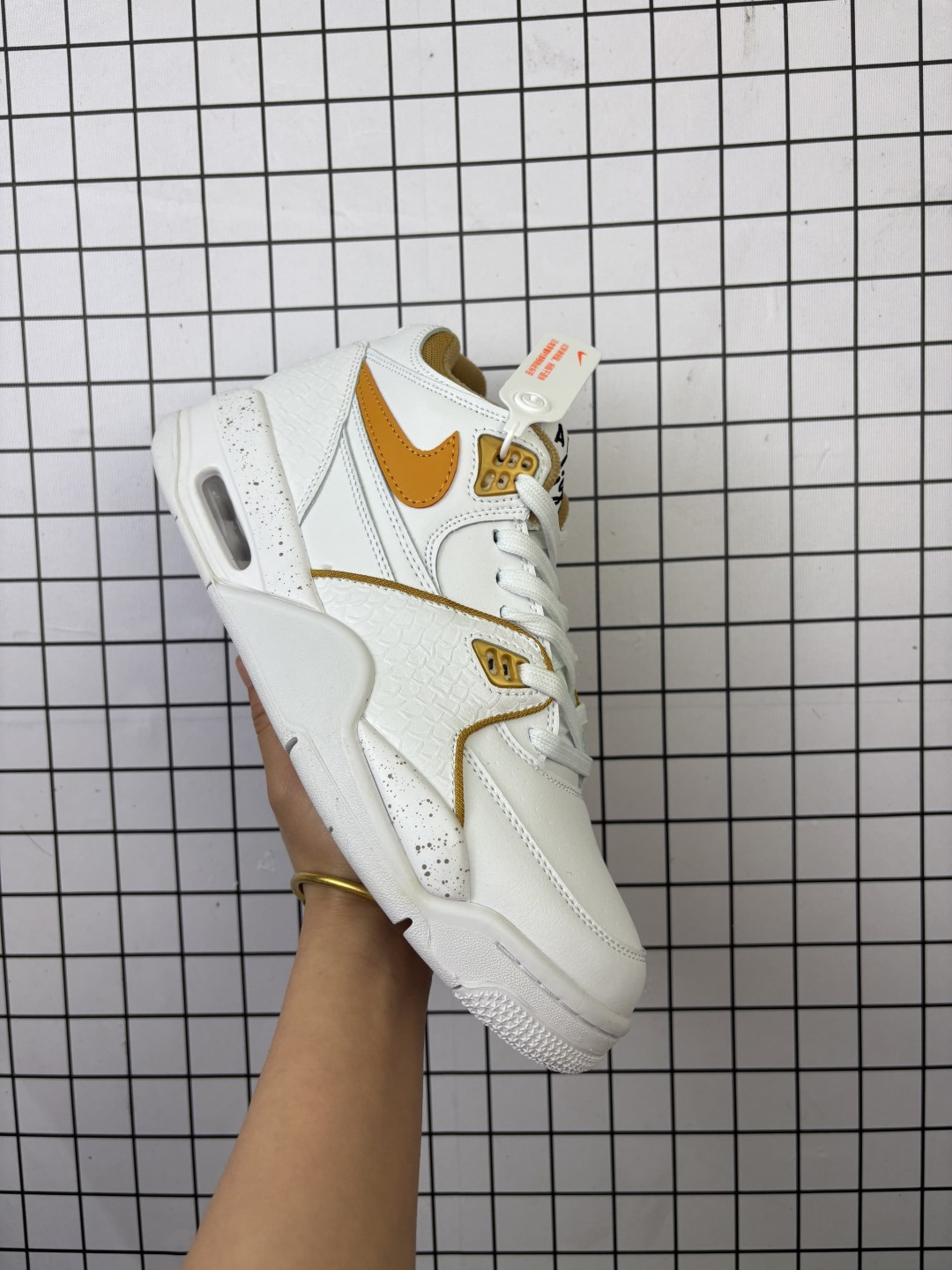 💰170 Nike/耐克 💯男女鞋真标半码制，采用硬质荔枝纹牛培鞋面材质，搭配轻盈Phylon泡棉中底Air 气垫❗复古气息十足,全新配色❗ 耐克Nike Air Flight Legacy"White"AJ4飞行兄弟系列中帮复古休闲运动文化篮球 CZ6097-100 类型：男女鞋。999YT 码数：36 37 38 39 40 41 42 43 44 45 编码554