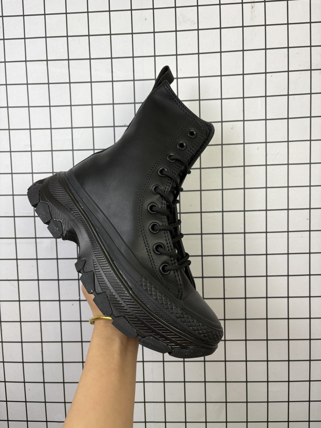 💰130
匡威Converse All Star Trekwave SL Shin-Hi 舒适 户外功能鞋 男女同款 黑色 百年纪念日版 马丁靴 秋冬款。。超迁皮面 Size:35~44
编码648