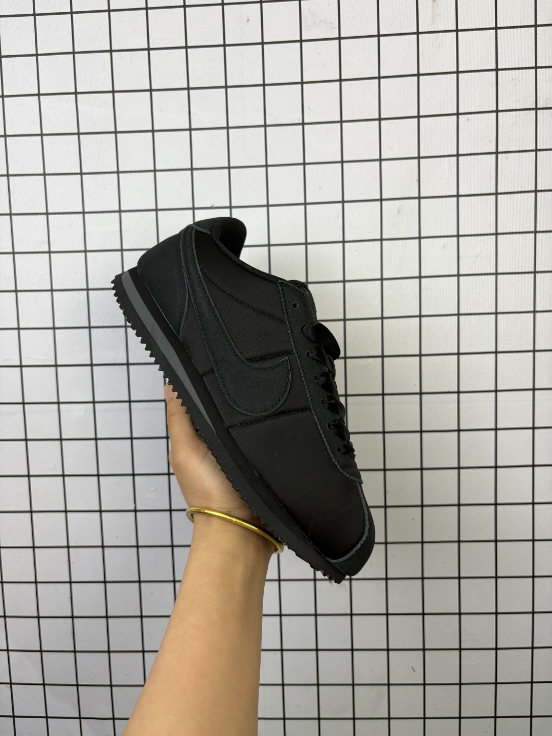 💰95
✅NIKE CORTEZ VNTG 全新配色
经典阿甘休闲跑步鞋 纯粹而执着的精神，使得Cortez种在了一代人的心里，无论是否喜欢它复古的鞋型，一双Nike Classic Cortez总是能让人难以抗拒，将他摆在鞋柜
货号：FV5420 002
尺码：36 36.5 37.5 38 39 40 40.5 41 42 42.5 43 44 45 
编码698