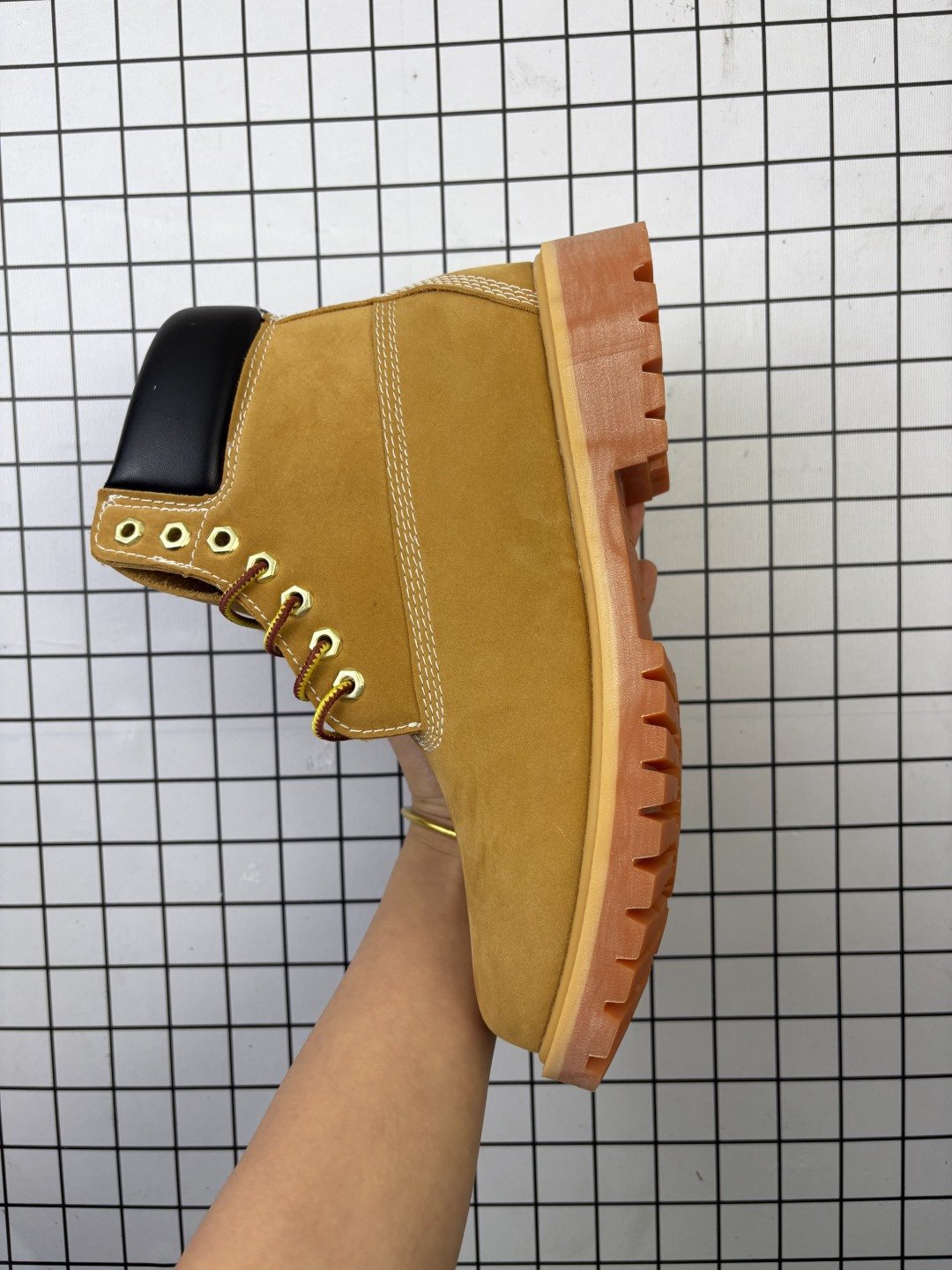 💰105
Timberland/添柏岚 男女鞋,原楦原纸版数据开发,采用头层磨砂皮革鞋面材质(内里搭配纤维皮革材料!!),抗疲劳减震蜂窝PU鞋垫,轻便防滑橡胶发泡组合底❗️全球领先户外品牌·添柏岚Timberland 6 Inch Leather Boots添柏岚经典户外6英寸大黄靴“
类型:男女鞋
码数:36 37 38 39 40 41 42 43 44 45
编码:老男H