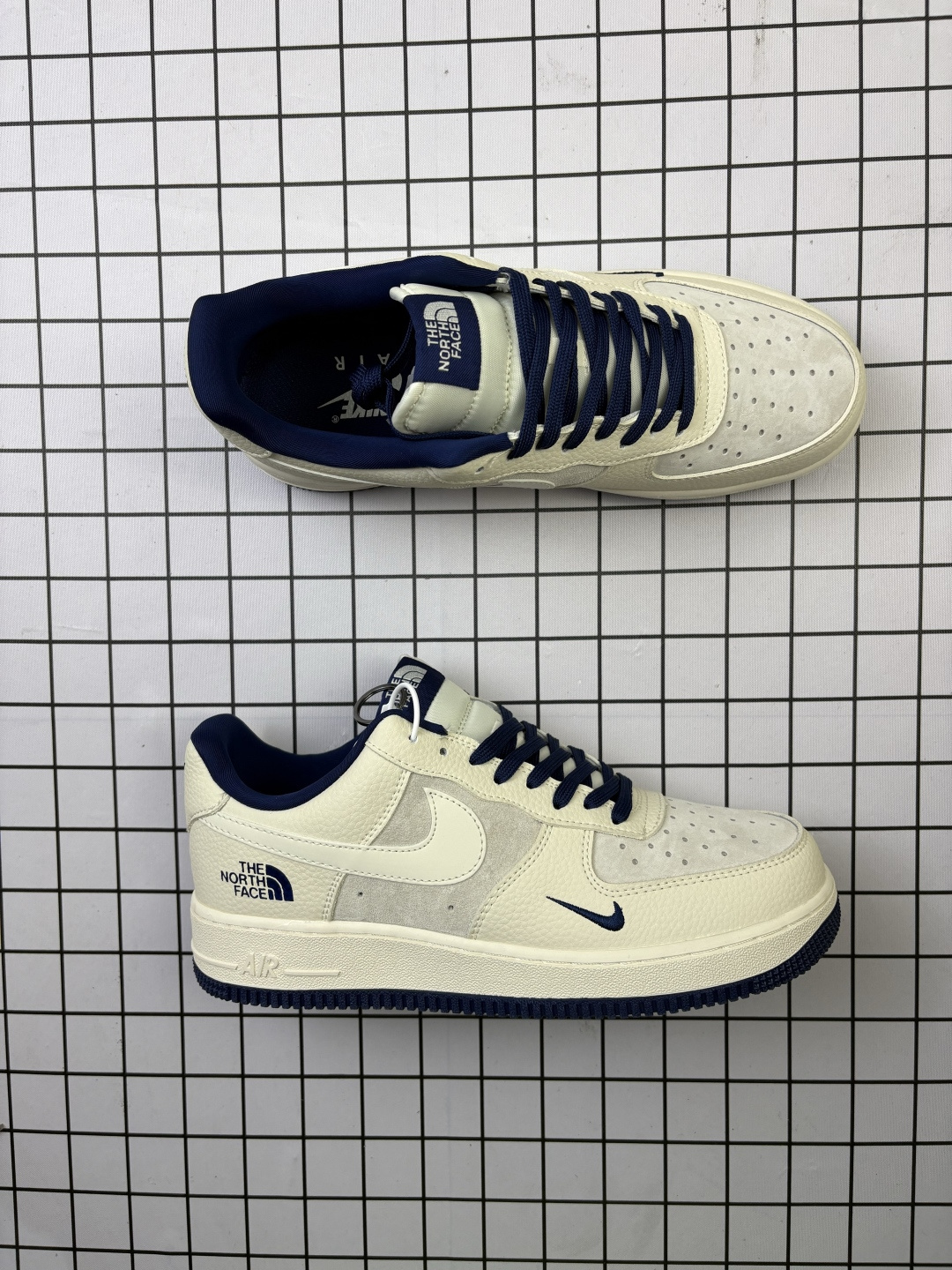 💰220
Nike/耐克 男女鞋真标半码制,原楦原纸版数据开发版型,采用固色猪巴革组合荔枝纹牛剖革鞋面材质,内置全掌Air Sole气垫❗创意定制联名,著名户外品牌·北面/The North Face x Nike Air Force 1’07 Low"TNF"空军一号经典低帮百搭休闲运动板鞋“ DF0188-107
类型:男女鞋
码数:36 36.5 37.5 38 38.5 39 40 40.5 41 42 42.5 43 44 45
编码:元