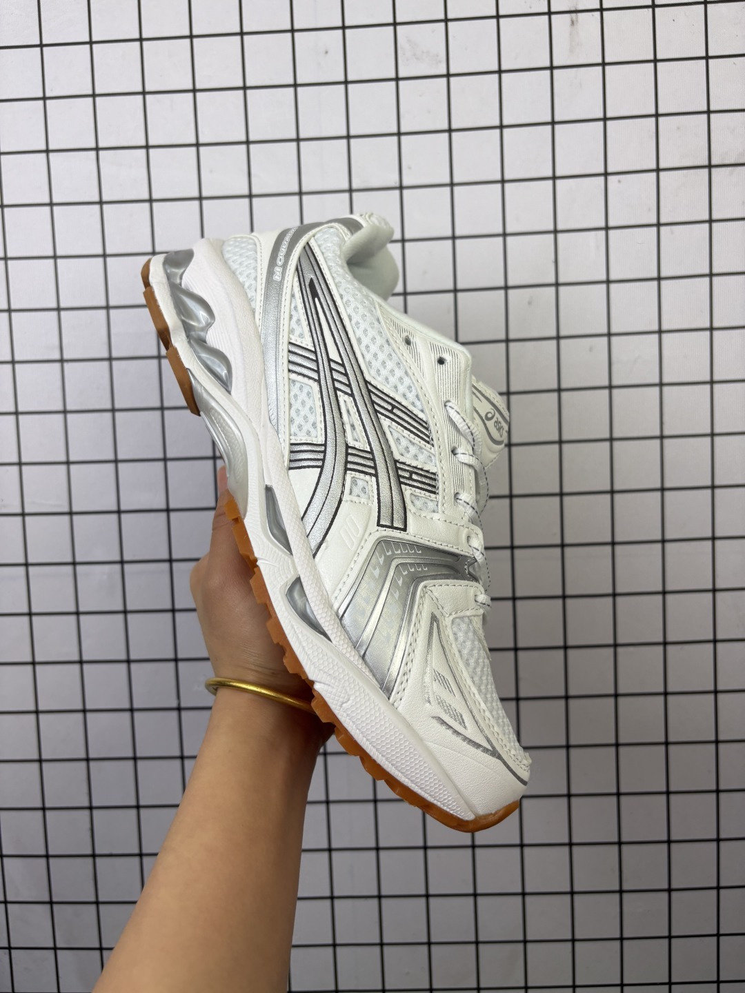 💰130 ASICS亚瑟士男女休闲鞋GEL-KAYANO 14联名款黑金跑鞋 货号：1203A860-001 尺码：36-45 编码770
