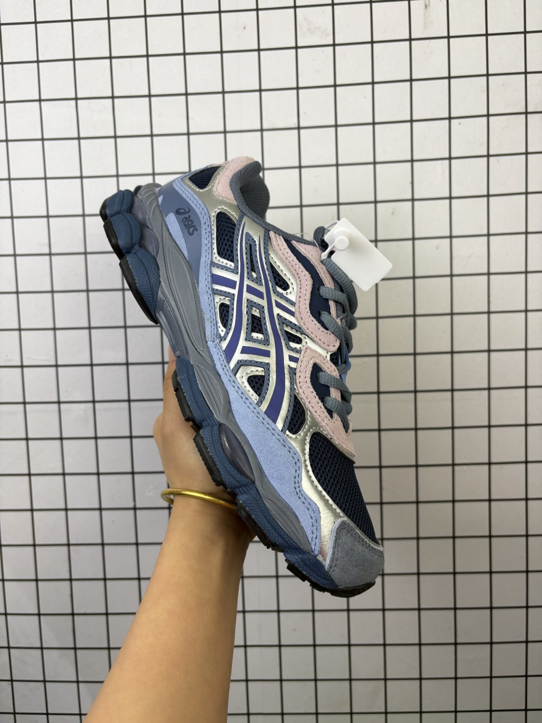 💰160
Asics/亚瑟士 男女鞋真标半码制，升级原楦原纸版开发，采用翻毛皮组合网眼布鞋面材质，后跟和前掌嵌入GEL胶缓震,轻质发泡材料组合耐磨橡胶外底❗️又一双「鞋圈黑马」,日本专业跑鞋品牌-亚瑟士/Asics Gel-NYC 系列低帮复古休闲运动慢跑鞋 1203A383
码数：36 37 38 39 39.5 40.5 41.5 42 42.5 43.5 44 45 
编码：路Y