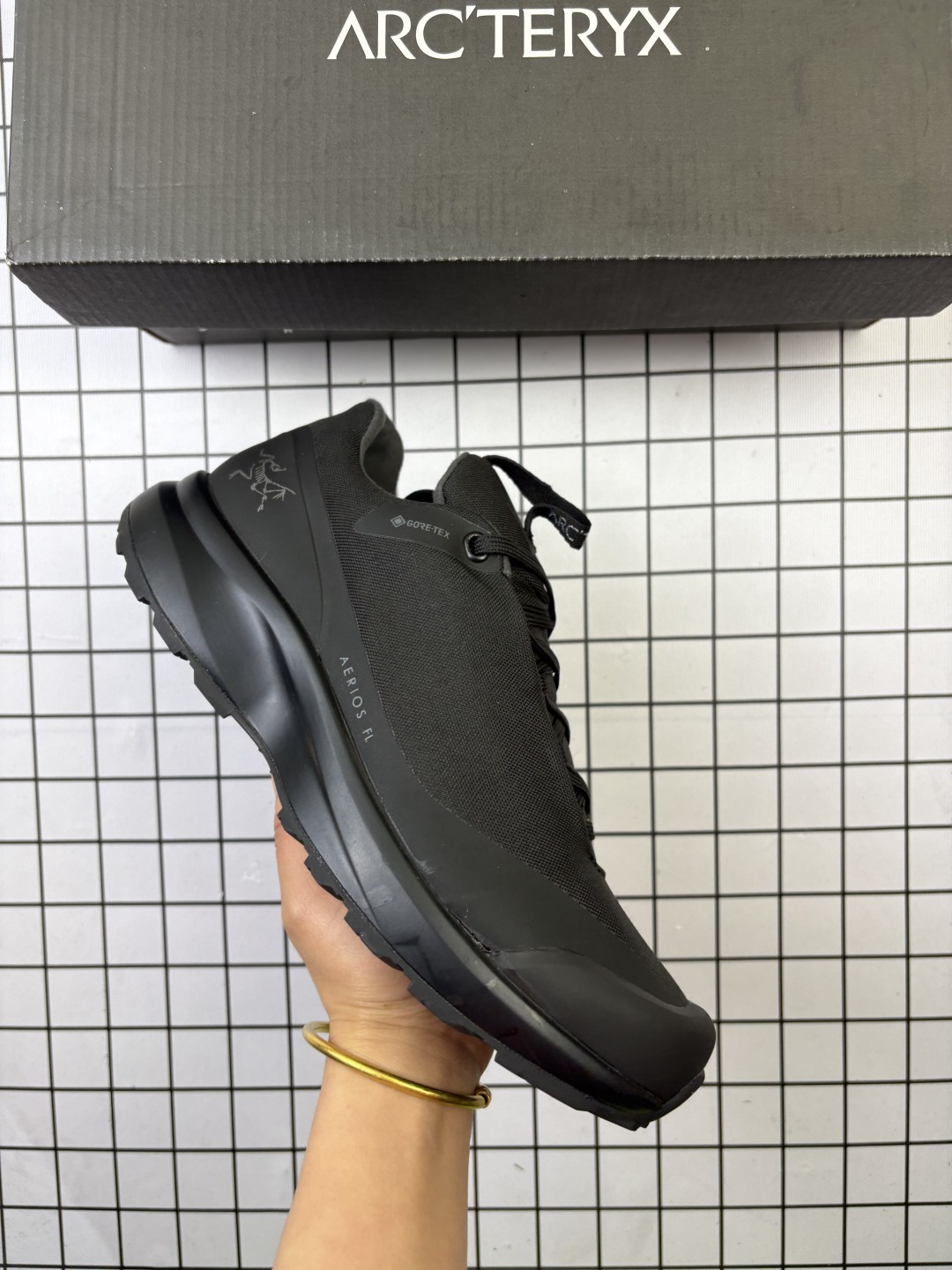 🈴💰150
【公司级】始祖鸟(ARC’TERYX)AERIOS GXT登山靴 防水加强版男士系列加强版户外防水帮登山鞋徒步鞋 轻量支撑长距离越野跑鞋 轻便透气户外运动鞋 耐磨轻量 越野跑鞋,Arc teryx(始祖鸟)始创于1989年的加拿大,其对新工艺和新技术近乎疯狂的追求,已成长为北美乃至全球的领导型的户外品牌,可以说已经成为人们公认的户外顶级奢侈品,主要涉足徒步,攀登,和冰雪运动。
码数:39-45
编码093