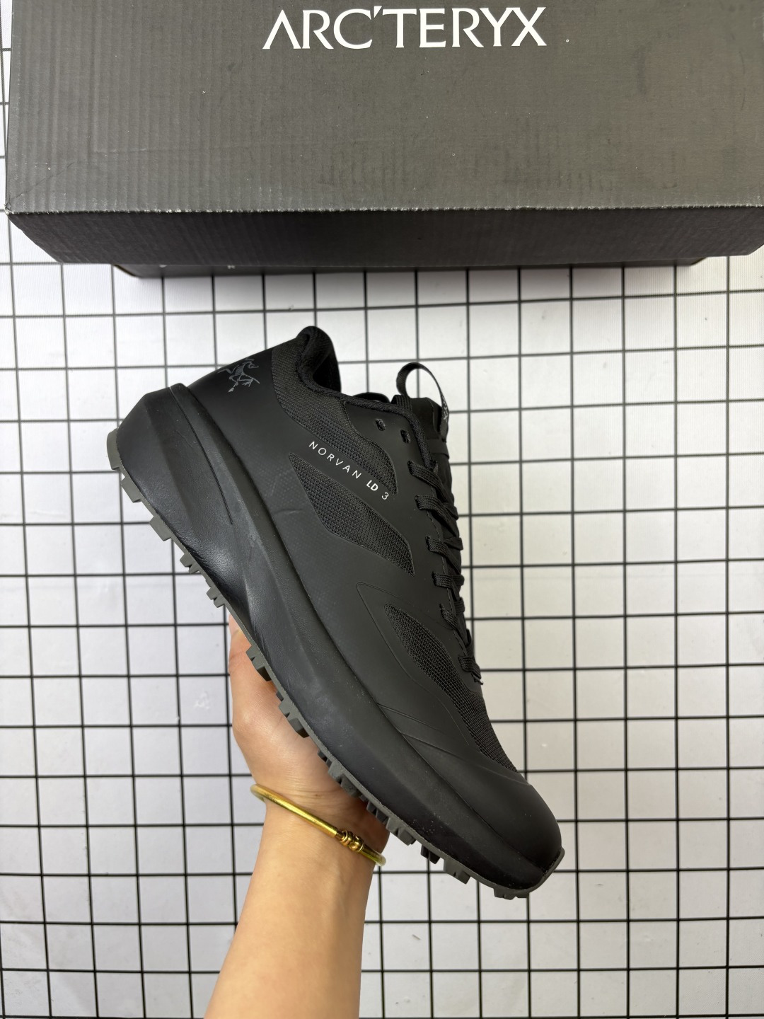 🈴💰150
【公司级】始祖鸟(ARC’TERYX)AERIOS GXT登山靴 防水加强版男士系列加强版户外防水帮登山鞋徒步鞋 轻量支撑长距离越野跑鞋 轻便透气户外运动鞋 耐磨轻量 越野跑鞋,Arc teryx(始祖鸟)始创于1989年的加拿大,其对新工艺和新技术近乎疯狂的追求,已成长为北美乃至全球的领导型的户外品牌,可以说已经成为人们公认的户外顶级奢侈品,主要涉足徒步,攀登,和冰雪运动。
码数:39-45
编码093