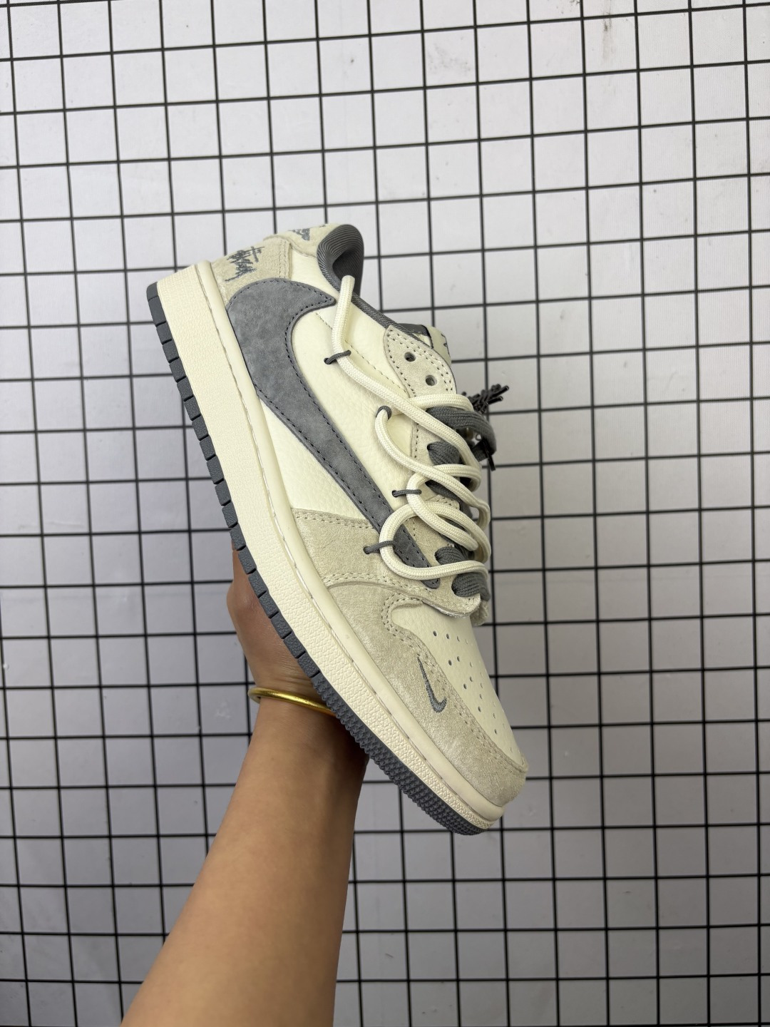 💰150
Jordan/乔丹 男女鞋真标半码制,采用软质牛剖革组合固色猪巴革鞋面材质,缜密拉帮中底布,鞋垫嵌EVA缓震物料及背胶,内置气垫及耐磨橡胶大底❗️创意定制2025“蛇年”特别版,迎接农历新年!美国元祖街头潮牌-斯图西/Stussy x Travis Scott x Nike Air Jordan 1 Low OG"Year of the Snake"AJ1乔丹一代经典低帮文化百搭休闲运动篮球鞋“TS联名黑米白银红斯图西蛇年倒钩 DM9288-007
类型:男女鞋
码数:36 36.5 37 38 38.5 39 40 40.5 41 42 42.5 43 44 45
编码:577