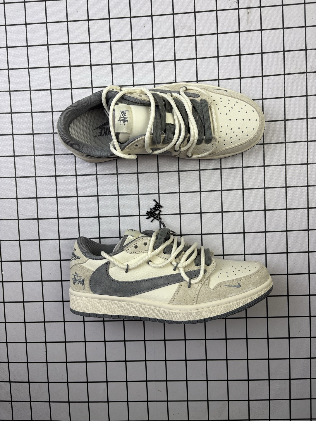 💰150
Jordan/乔丹 男女鞋真标半码制,采用软质牛剖革组合固色猪巴革鞋面材质,缜密拉帮中底布,鞋垫嵌EVA缓震物料及背胶,内置气垫及耐磨橡胶大底❗️创意定制2025“蛇年”特别版,迎接农历新年!美国元祖街头潮牌-斯图西/Stussy x Travis Scott x Nike Air Jordan 1 Low OG"Year of the Snake"AJ1乔丹一代经典低帮文化百搭休闲运动篮球鞋“TS联名黑米白银红斯图西蛇年倒钩 DM9288-007
类型:男女鞋
码数:36 36.5 37 38 38.5 39 40 40.5 41 42 42.5 43 44 45
编码:577