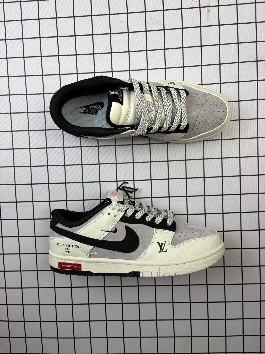 💰240
Nike/耐克 男女鞋真标半码制,全新2021版更新数据窄楦翘头版型,采用荔枝纹牛剖革组合提花牛仔帆布鞋面材质,大厂水平严控清洁度,缜密拉帮中底布,鞋垫嵌EVA缓震物料及背胶,全新窄版翘头耐磨橡胶大底❗️创意定制配色,联乘法国顶级高奢品牌·路易威登Louis Vuitton x Nike SB Dunk Low"Beige/Navy/LV Monogram"扣篮系列低帮休闲运动滑板板鞋“ YF9511-904
类型:男女鞋
码数:36 36.5 37.5 38 38.5 39 40 40.5 41 42 42.5 43 44 45
编码:768