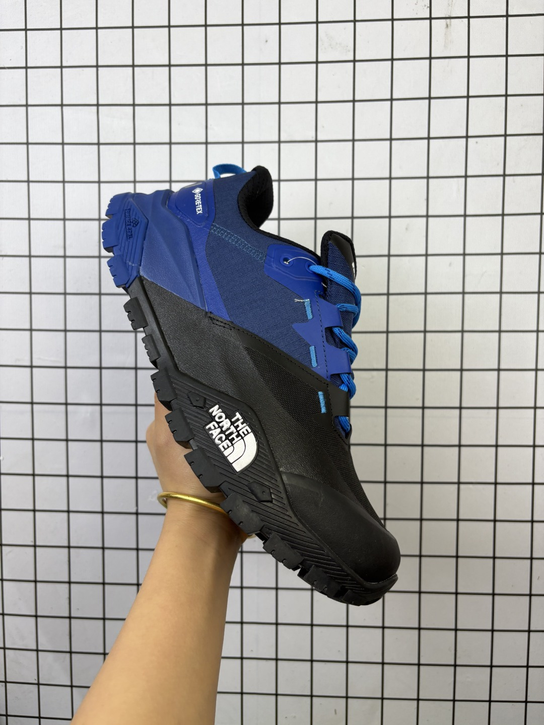 💰300
The North Face/北面/乐斯菲斯 The North Face Offtrail Hike系列高性能越野厚底运动鞋 

类型：男鞋
码数：40 41 42 43 44 45
编码：新Y