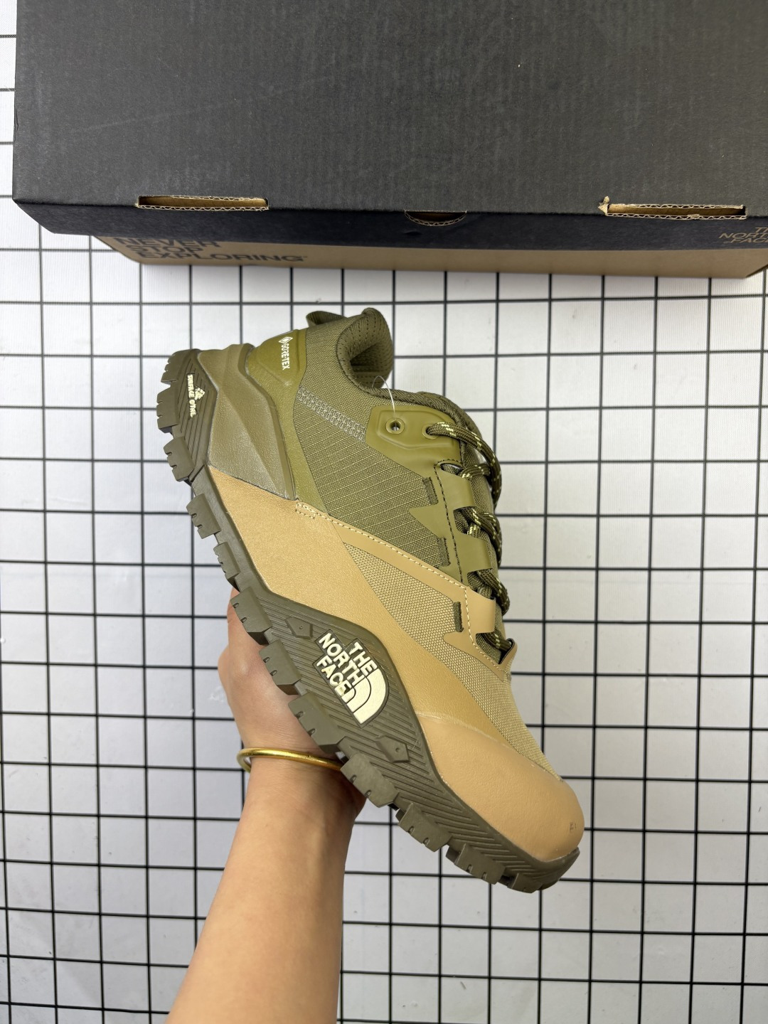 🈴💰300
The North Face/北面/乐斯菲斯 The North Face Offtrail Hike系列高性能越野厚底运动鞋 

类型：男鞋
码数：40 41 42 43 44 45
编码：新Y