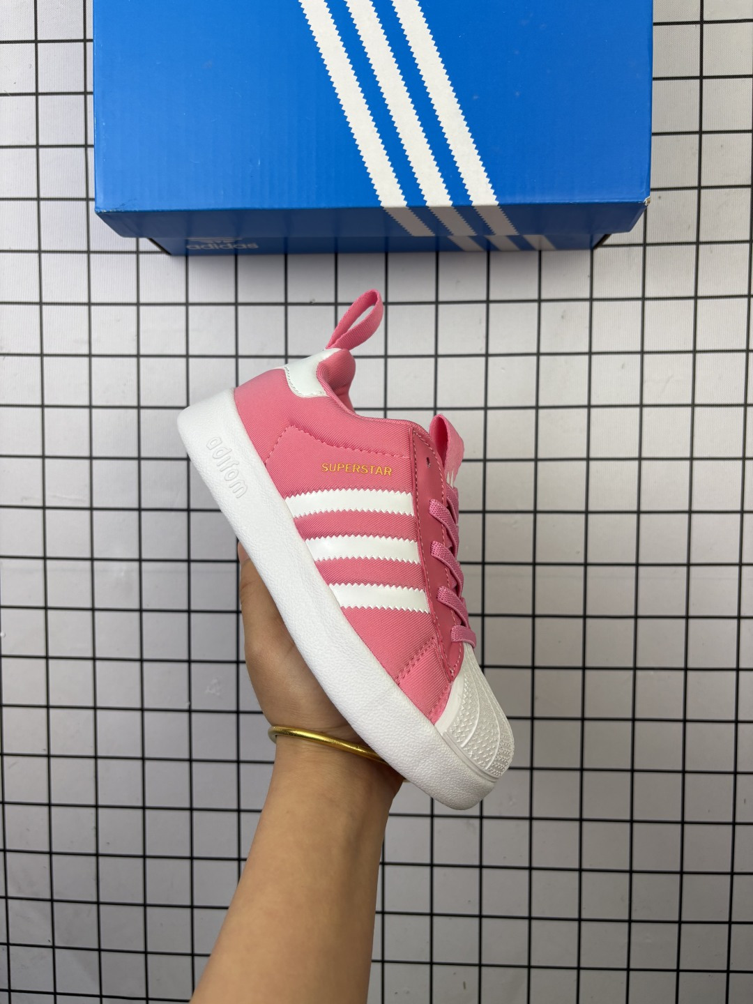🈴💰90
童鞋:阿迪达斯Adidas三叶草 Originals Superstar 贝壳头系列低帮经典百搭休闲运动
货号:S79208
尺码:22~37
编码:na新Y