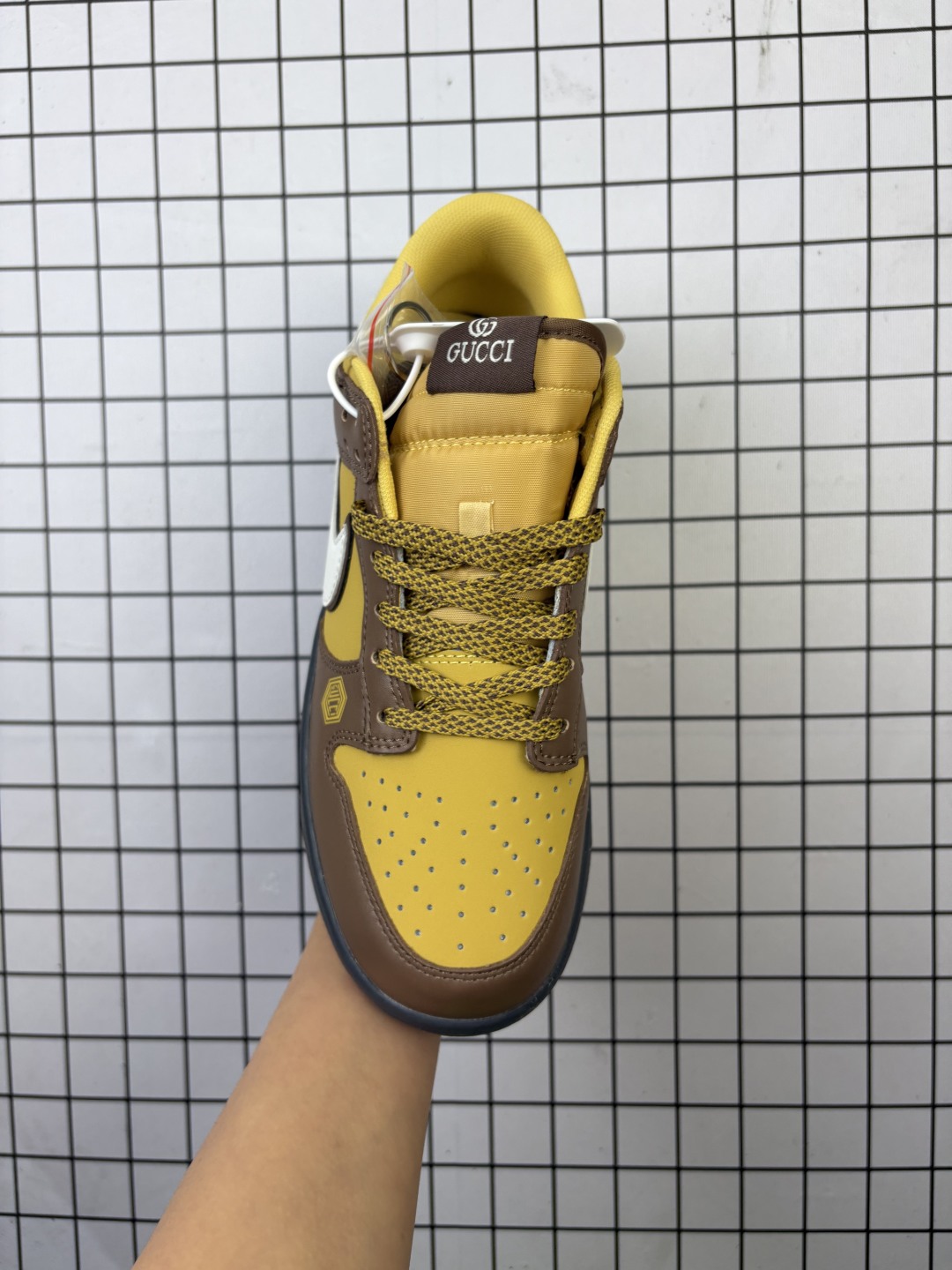 💰240
Nike/耐克 男女鞋真标半码制,全新2021版更新数据窄楦翘头版型,采用硬质牛剖革组合GG提花帆布鞋面材质,大厂水平严控清洁度,缜密拉帮中底布,鞋垫嵌EVA缓震物料及背胶,全新窄版翘头耐磨橡胶大底❗️创意定制配色,联乘意大利奢侈品牌-古驰Gucci x Nike SB Dunk Low"Esquisite Gucci"扣篮系列低帮休闲运动滑板板鞋“ DJ1988
类型:男女鞋
码数:36 36.5 37.5 38 38.5 39 40 40.5 41 42 42.5 43 44 45
编码719