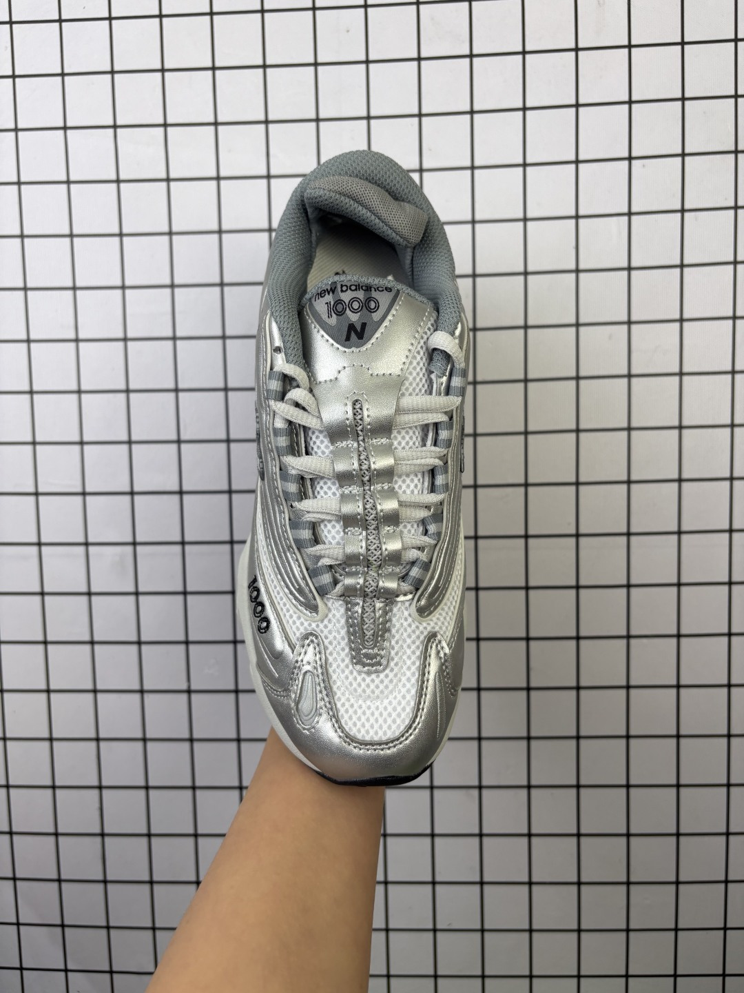 💰150
【公司级】新百伦 New Balance 1000系列回归!「ALD x 新百伦」老爹鞋，新联名厚底增高百搭运动跑鞋曝光了！作为NB最高端的鞋型,诞生于1999年,一度成为当年的热门鞋型,神似Nike Air Max95,现在看来也是一双符合潮流趋势的复古老爹鞋型。

类型：男女鞋
货号：M1000PSY
码数：36-45含半码
编码：704