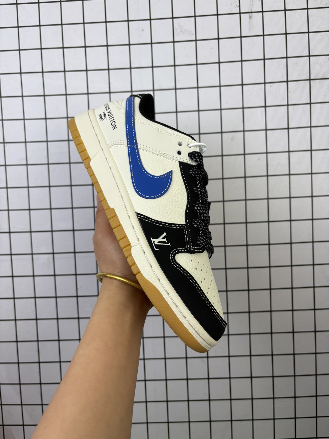 💰240 公司级✅NK Dunk Low Retro ”DIY高端定制“ 斯图西印字米白蓝 低帮休闲运动板鞋sb LV定制 原装头层材料 用料绝不含糊 独家版型蒸餾加工帶來的是更好的视觉和脚感体验 清洁度 电绣工艺 皮料切割干净无任何毛边 细节完美 货号:JP1628-022 Size:36 36.5 37.5 38 38.5 39 40 40.5 41 42 42.5 43 44 44.5 45 编码:元