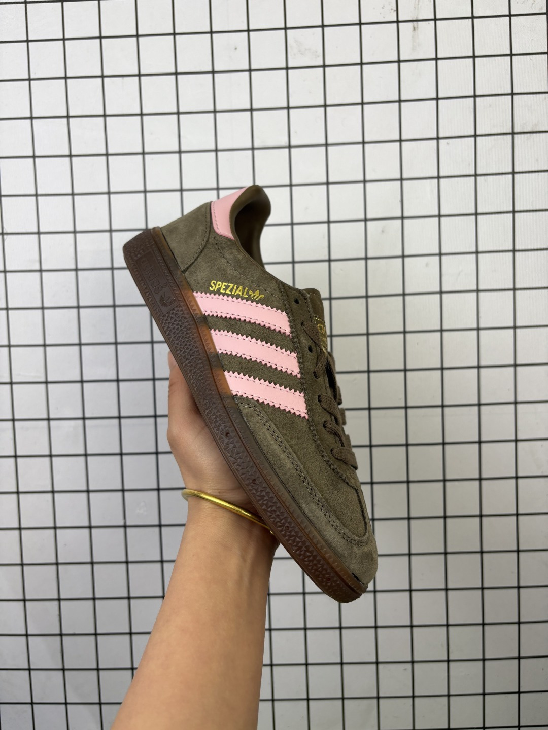 💰90 ✅Ad Handball Spezial 复古单品 阿迪达斯经典款复古休闲板鞋 #原厂原档案开发出品 皮料切割干净无任何毛边 鞋型细节完美 超高清洁度 货号：JR4503 尺码：36-45 编码762