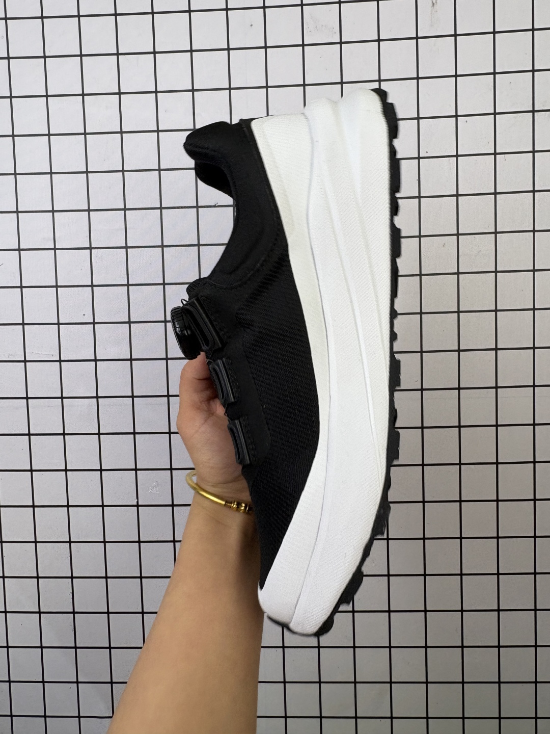 💰170
公司级✅迪桑特DESCENTE DUALIS WIRE WP SHIELD 都市通勤 GORE-TEX 时尚舒适 防滑耐磨 时尚休闲运动覆盖防水男子越野跑鞋
官方同步上架 适合技术路线单日徒步穿着受到长途野外跑步鞋的启发 适合在变化的地形上进行快速轻快的徒步旅行
穿着舒适而有支撑性 使您充满信心 该设计与脚部融为一体 可最大限度地减少摩擦
货号:D5492DSN19
编码103
39-45