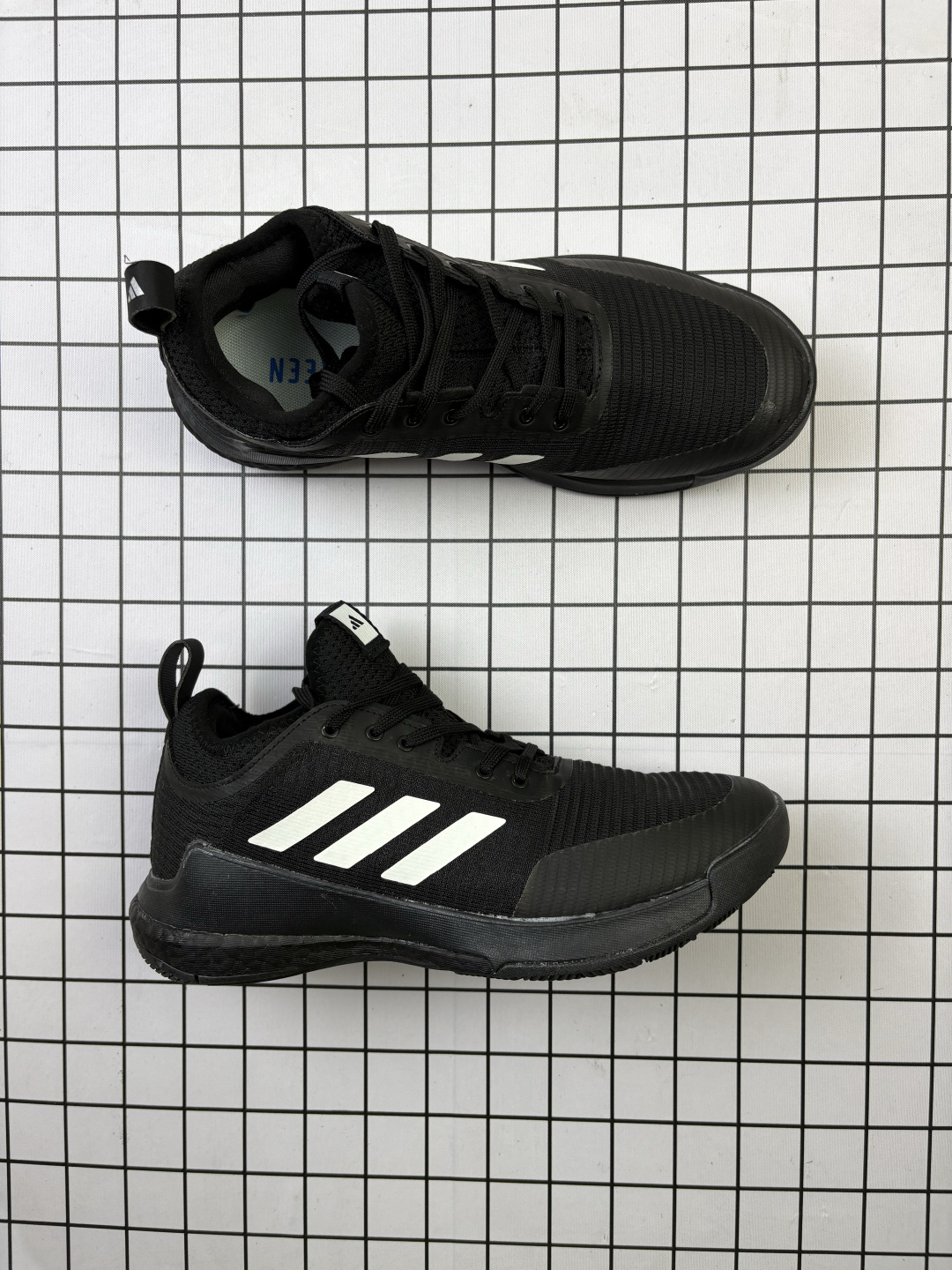 💰150
✅ADIDAS CRAZYFLIGHT MID 运动鞋
记忆回弹BOOST真爆大底 运动排球鞋
这款专注于跳跃的阿迪达斯Crazyflight排球鞋
他们的足部拥抱网眼鞋面采用中部剪裁和TPU加固中足部
BOOST 中底位于稳定的 EVA 框架内为优雅着陆提供缓冲
减震防滑 针织网面设计
鞋底采用真爆颗粒 三层组合大底 舒适透气
官方货号: HP33372229
尺码:36 36.5 37.5 38 38.5 39 40 40.5 41 42 42.5 43 44 44.5 45
编码103